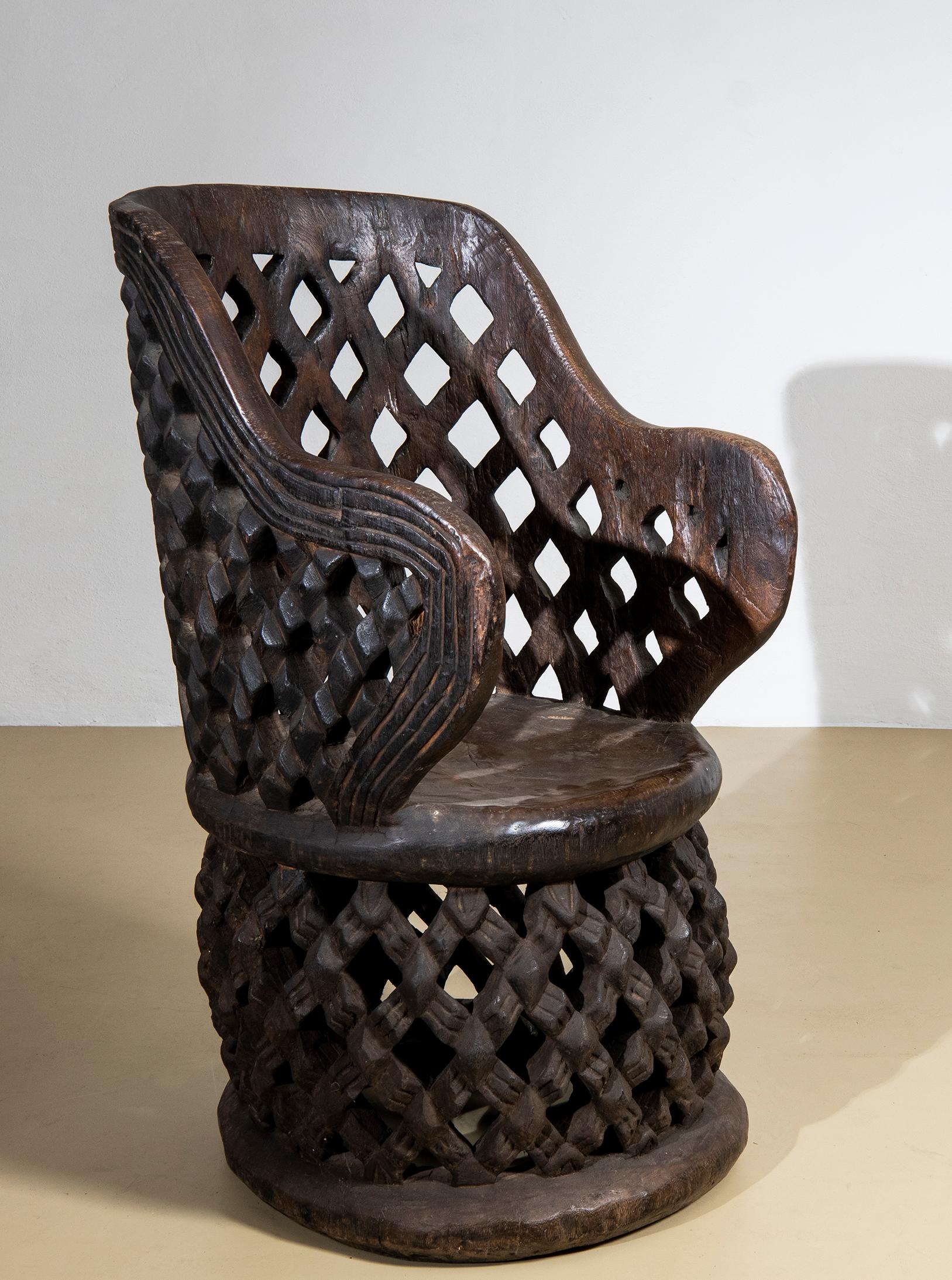Late 20th Century 2 African carved thrones, Bamileké For Sale