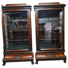 2 ventanas gemelas de estilo neorrenacentista