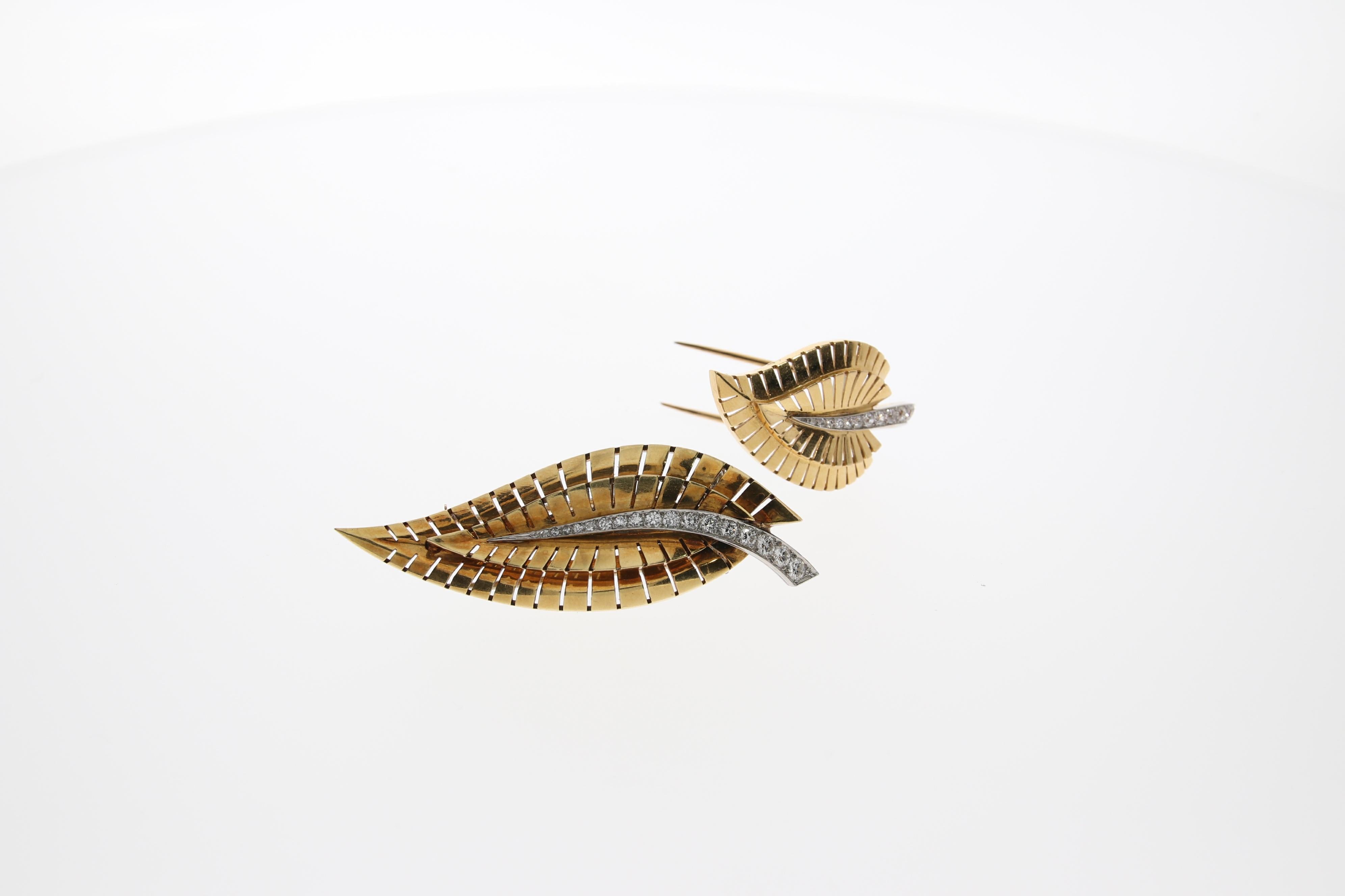 Retro 2 Van Cleef & Arpels Leaf Brooch Set, with Diamonds and in 18 KT gold  For Sale