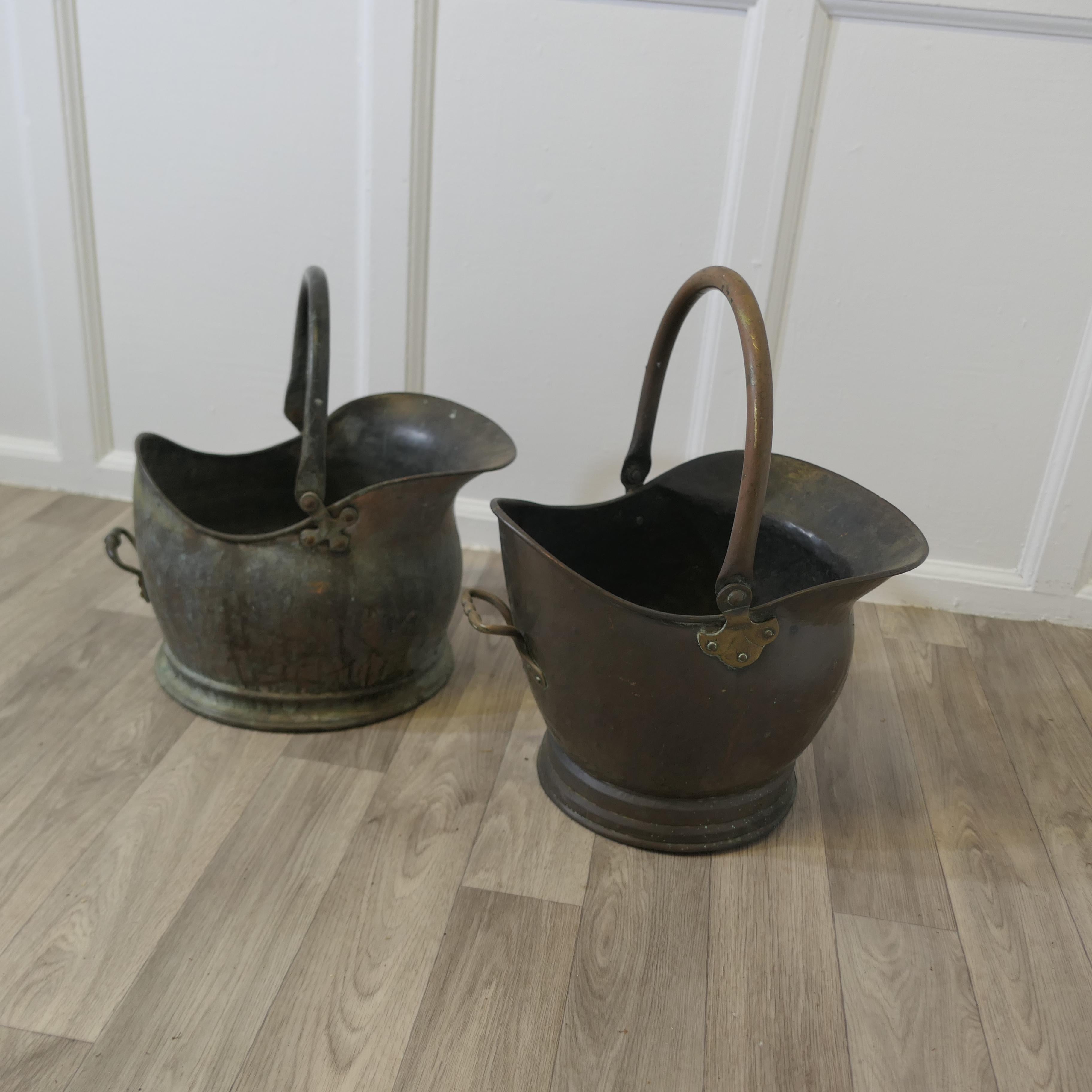 Cuivre 2 scutles à charbon à casque en cuivre très utiles   Ces seaux sont très attrayants en vente
