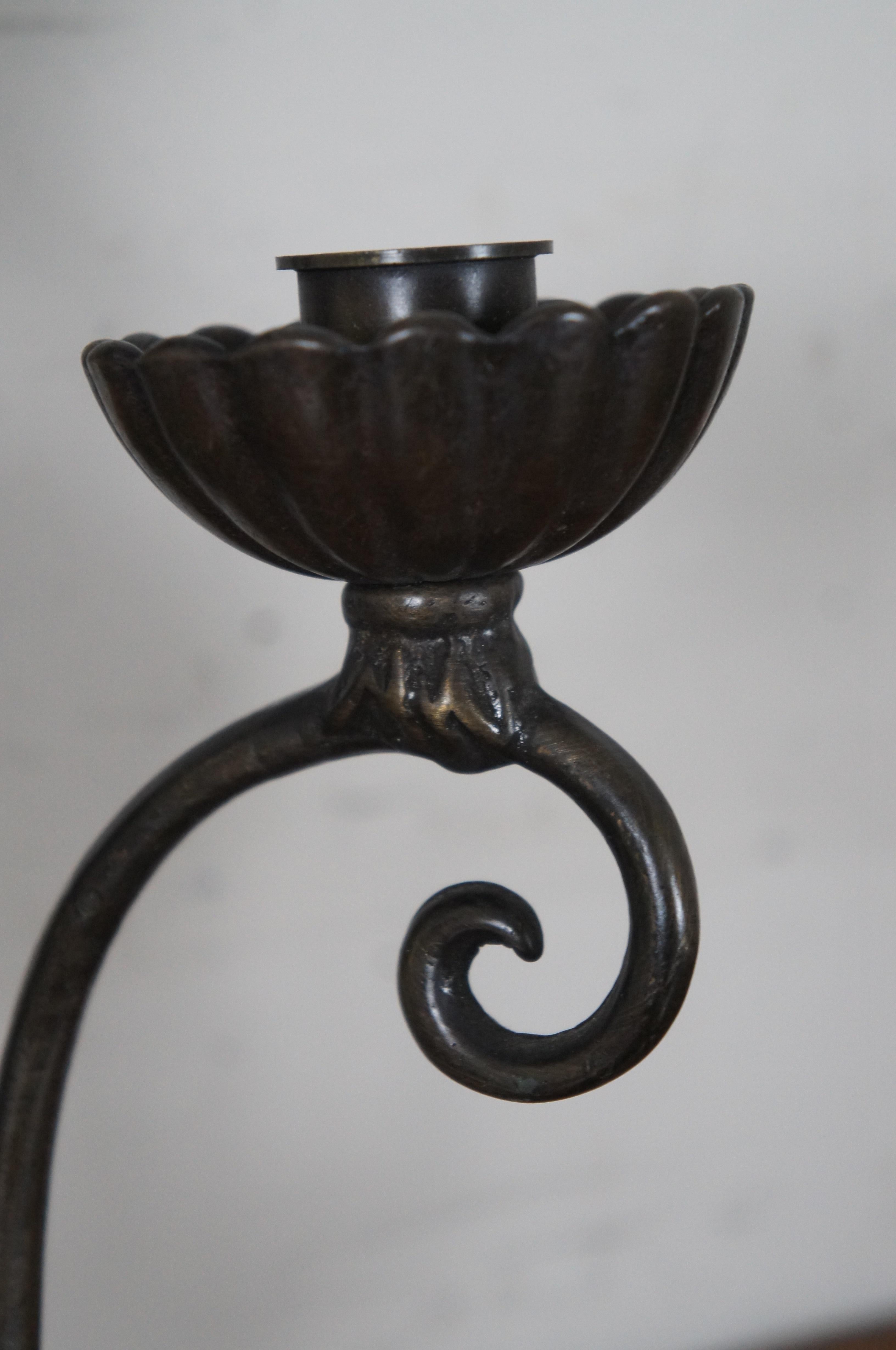2 viktorianische Revival-Kerzenleuchter aus Bronze, Kiefernholzkegel, neoklassizistischer Kandelaber, 21 im Angebot 6