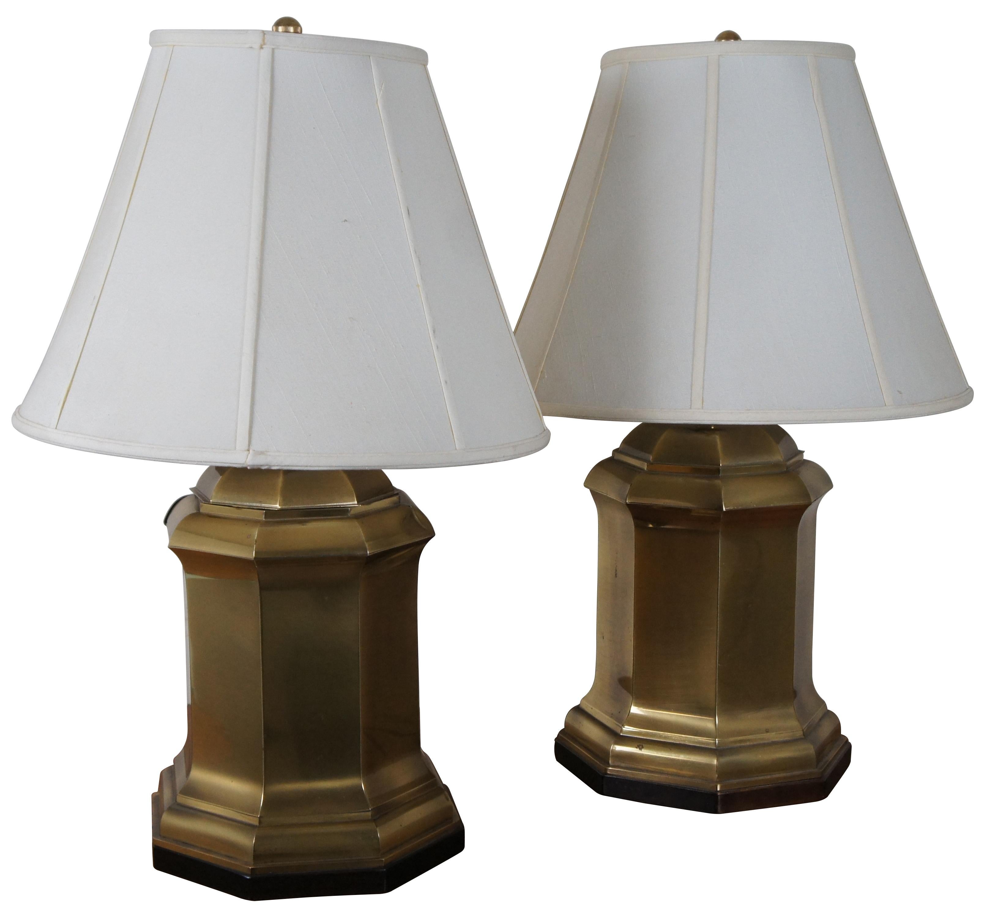 Pair of 1990s chinoiserie octagonal brass tea canister table lamps with white shades.

Measures: 11.5” x 18” / shade - 18” x 13” / total height – 29” (diameter x height)