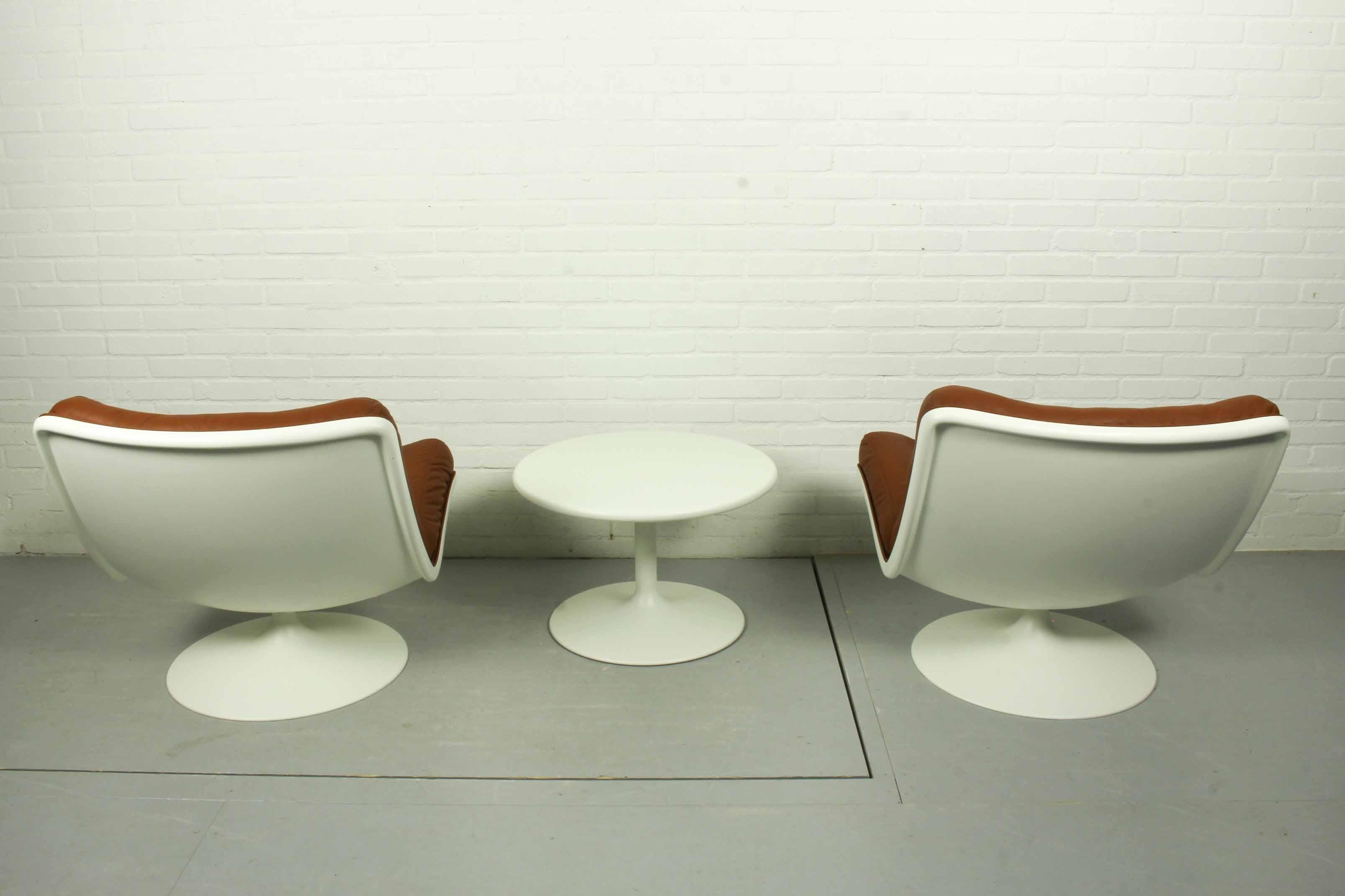 2 Vintage Artifort Lounge Chairs 'Model F976' & Table Harcourt & Paulin Artifort 4