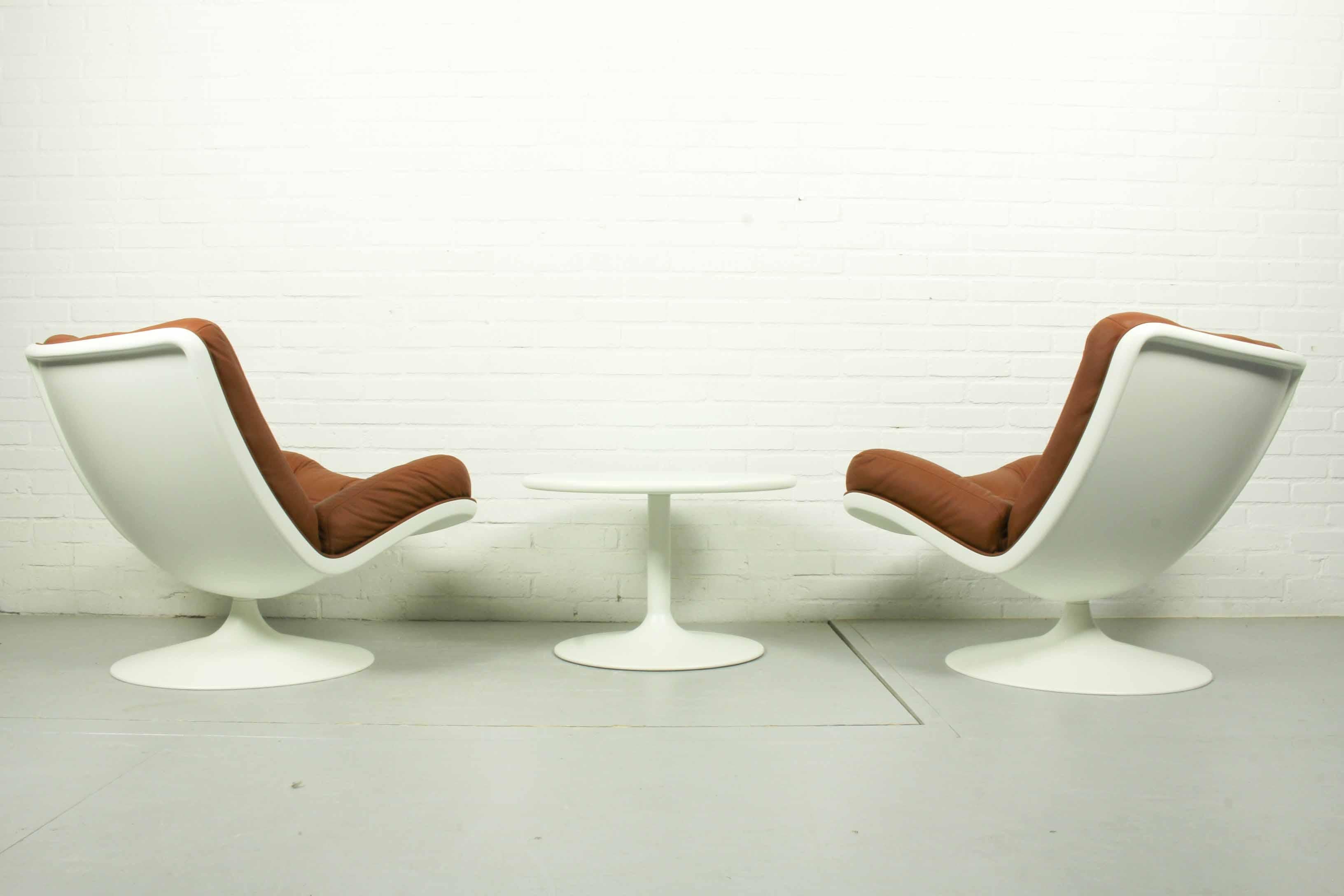 Dutch 2 Vintage Artifort Lounge Chairs 'Model F976' & Table Harcourt & Paulin Artifort