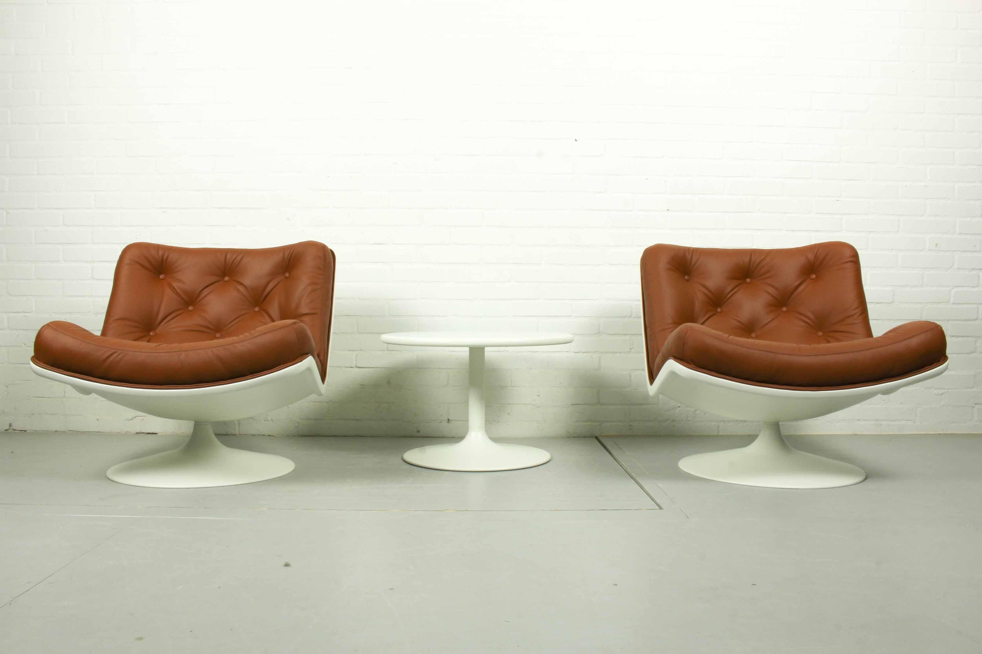 20th Century 2 Vintage Artifort Lounge Chairs 'Model F976' & Table Harcourt & Paulin Artifort