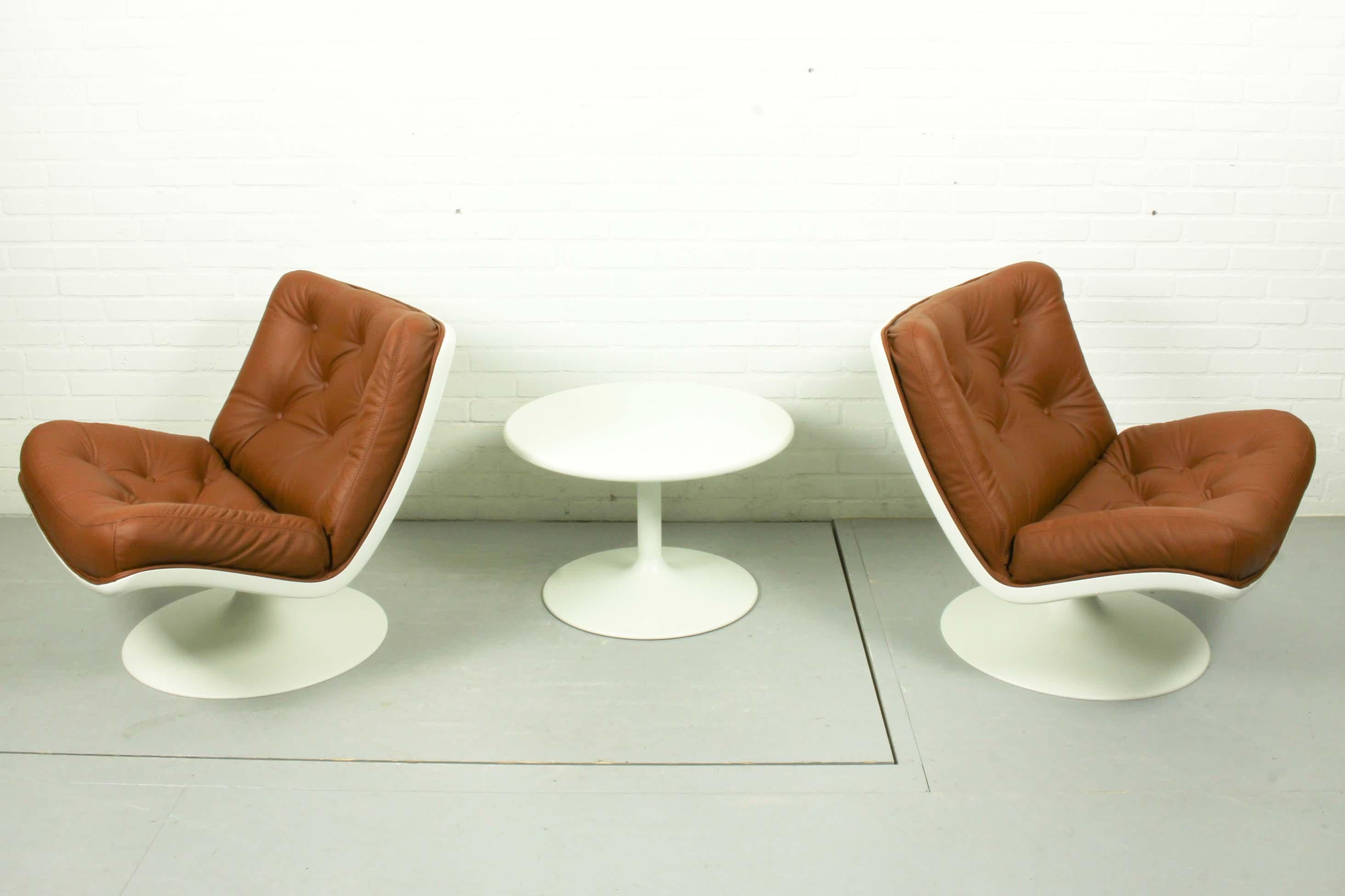2 Vintage Artifort Lounge Chairs 'Model F976' & Table Harcourt & Paulin Artifort 1