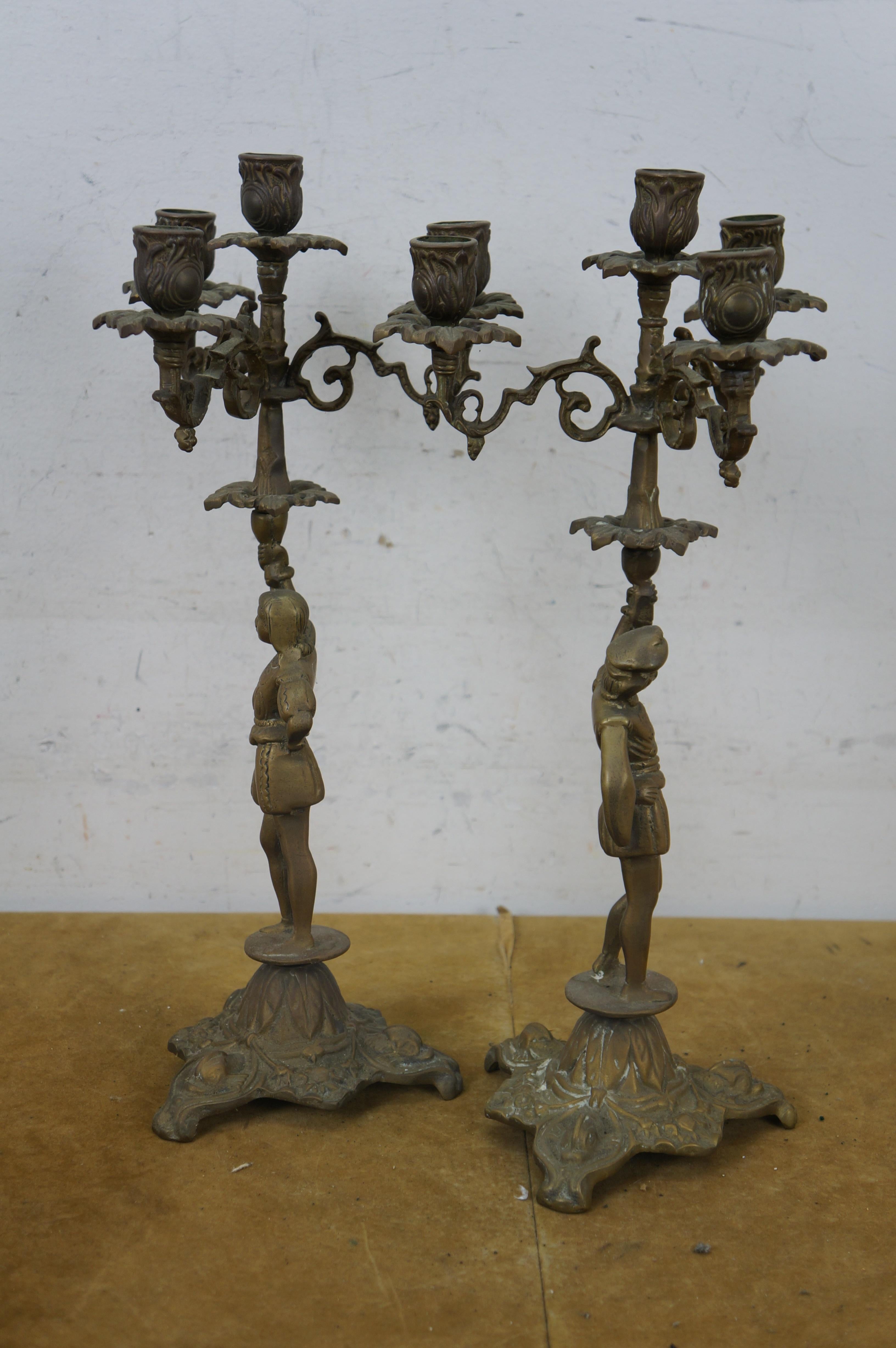 2 Portacandele barocchi figurati in ottone d'epoca da 17 pollici in vendita 6