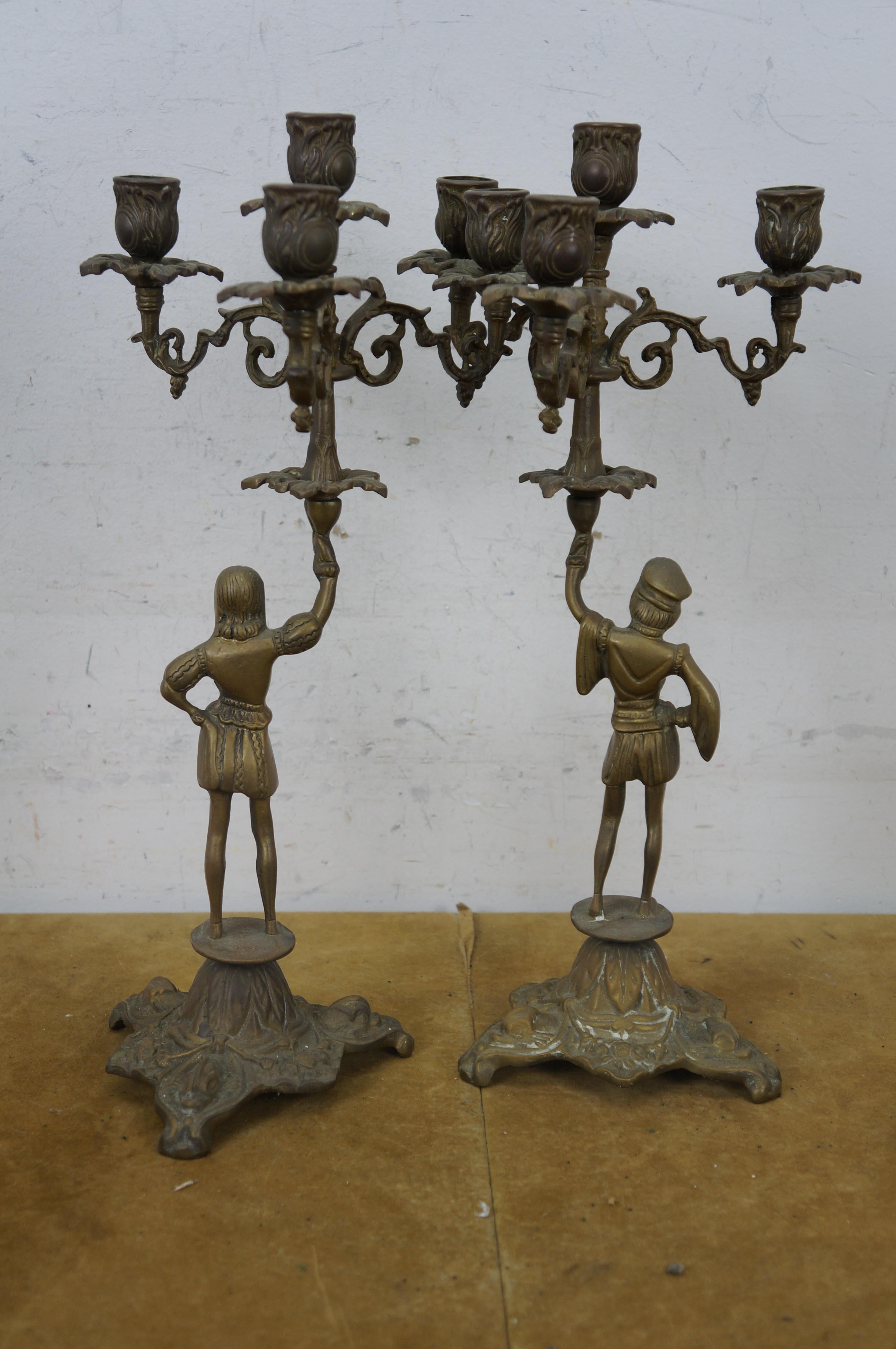 2 Portacandele barocchi figurati in ottone d'epoca da 17 pollici in vendita 7
