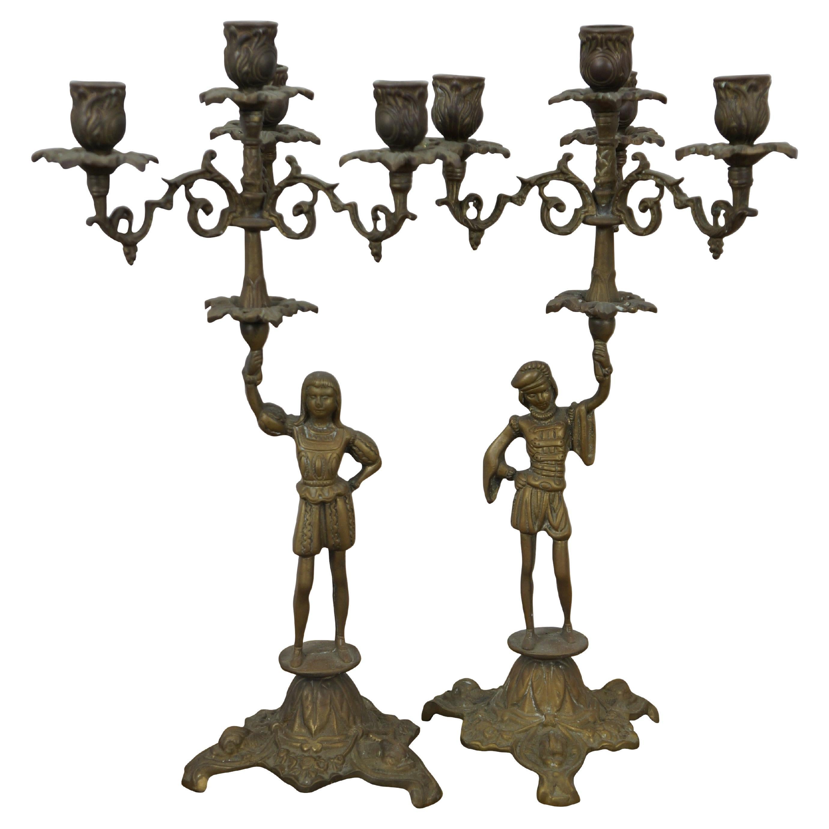 2 Portacandele barocchi figurati in ottone d'epoca da 17 pollici in vendita