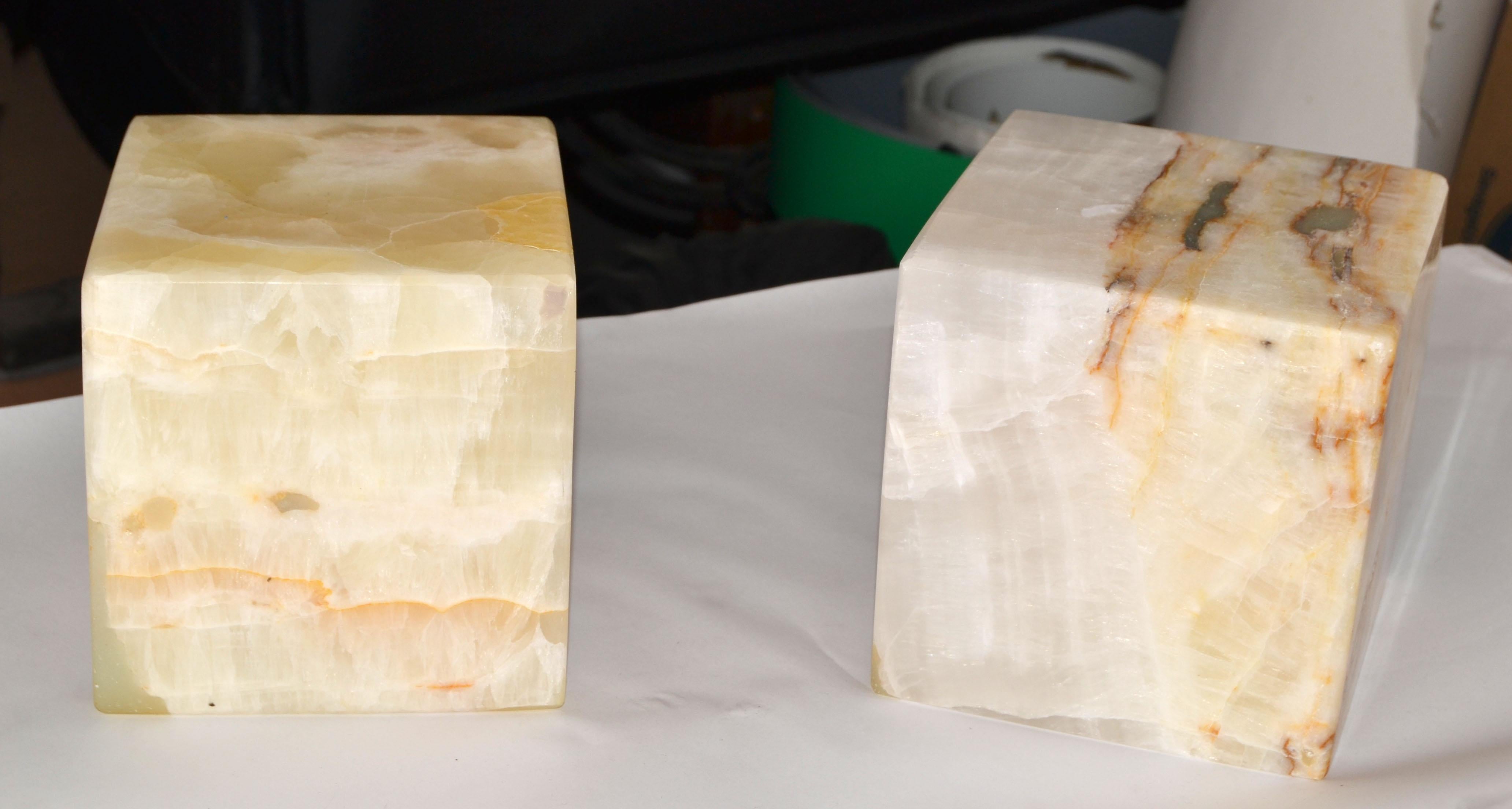 2 Vintage Beige Onyx Cube Handmade Bookends Objects of Art Sculpture Pedestal For Sale 1