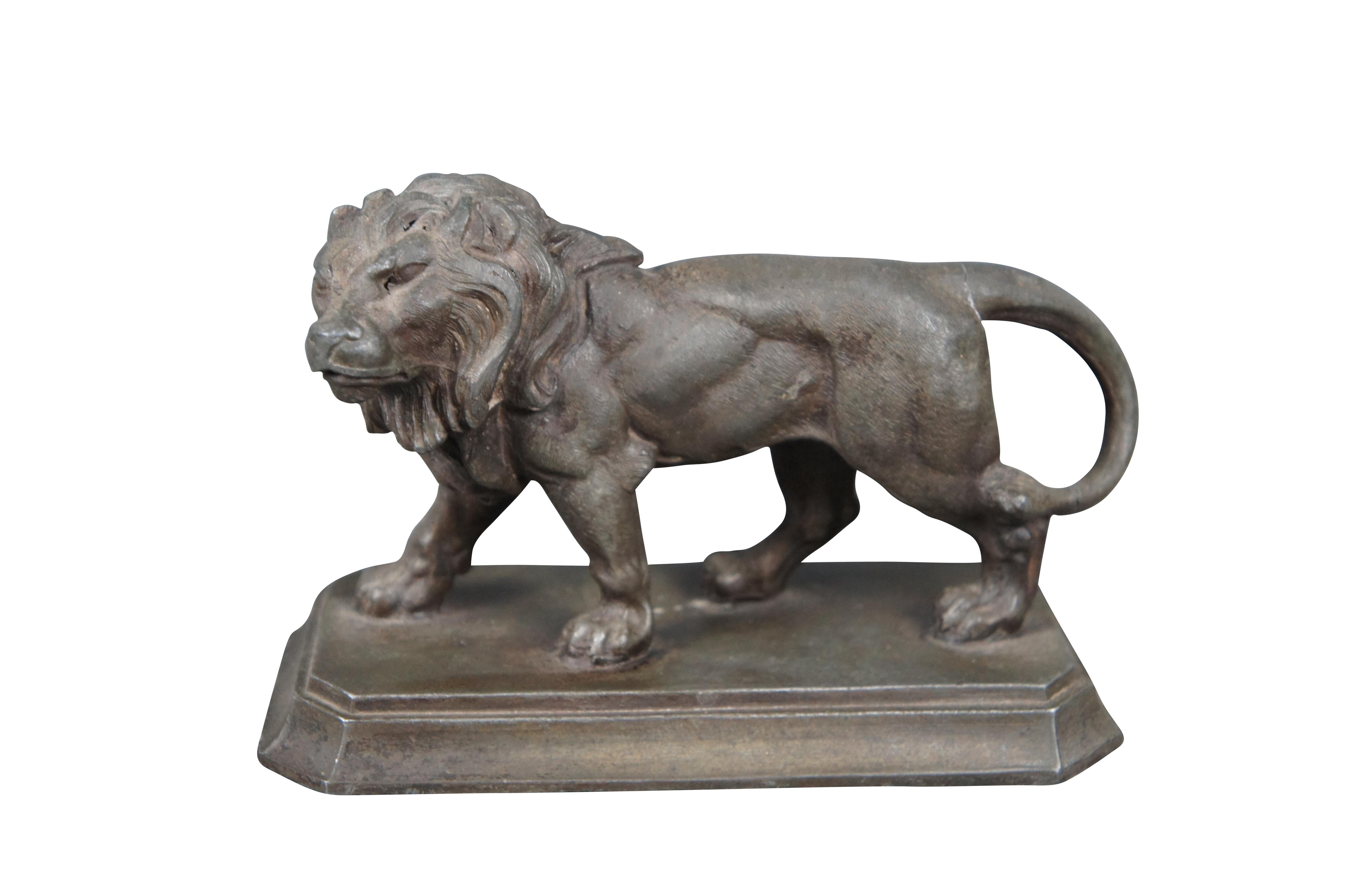 Pair of vintage Spelter lion sculptures in the manner of Valton. Each is on a plinth in a prowling stance

Dimensions:
5 3/4