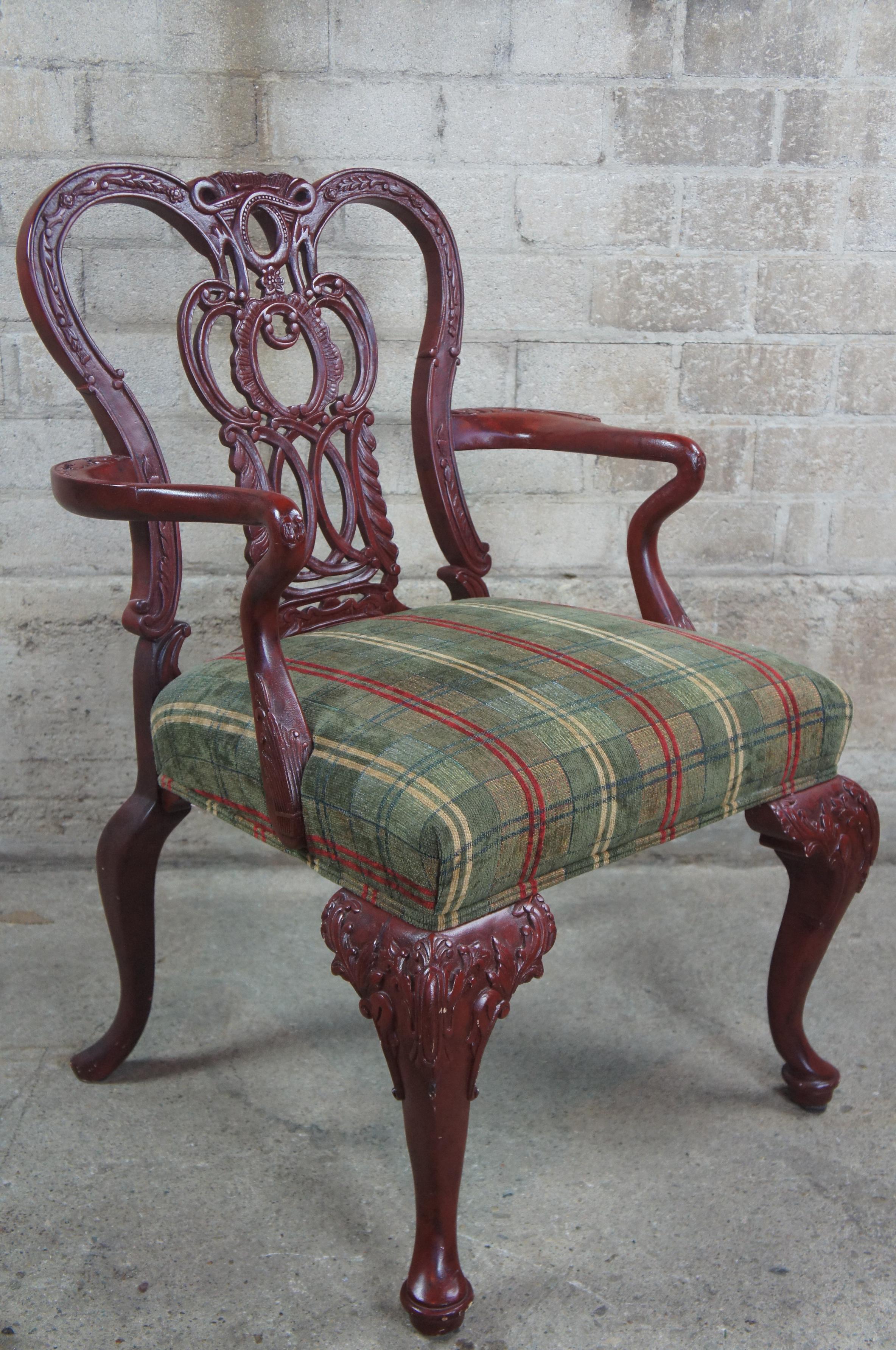 20ième siècle 2 fauteuils d'appoint en acajou rouge à col de cygne de style Chippendale Vintage Century Furniture en vente