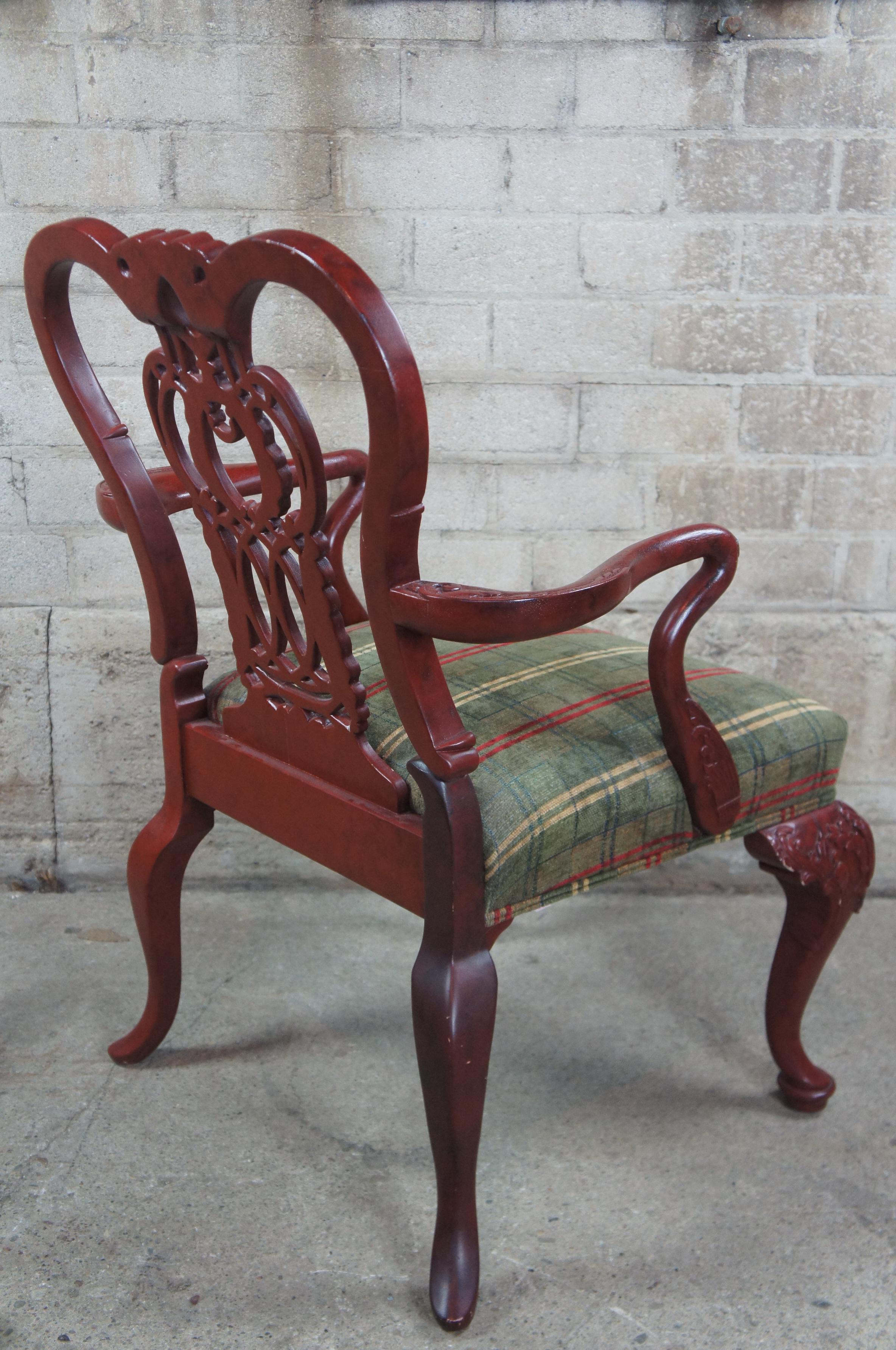 Tissu d'ameublement 2 fauteuils d'appoint en acajou rouge à col de cygne de style Chippendale Vintage Century Furniture en vente
