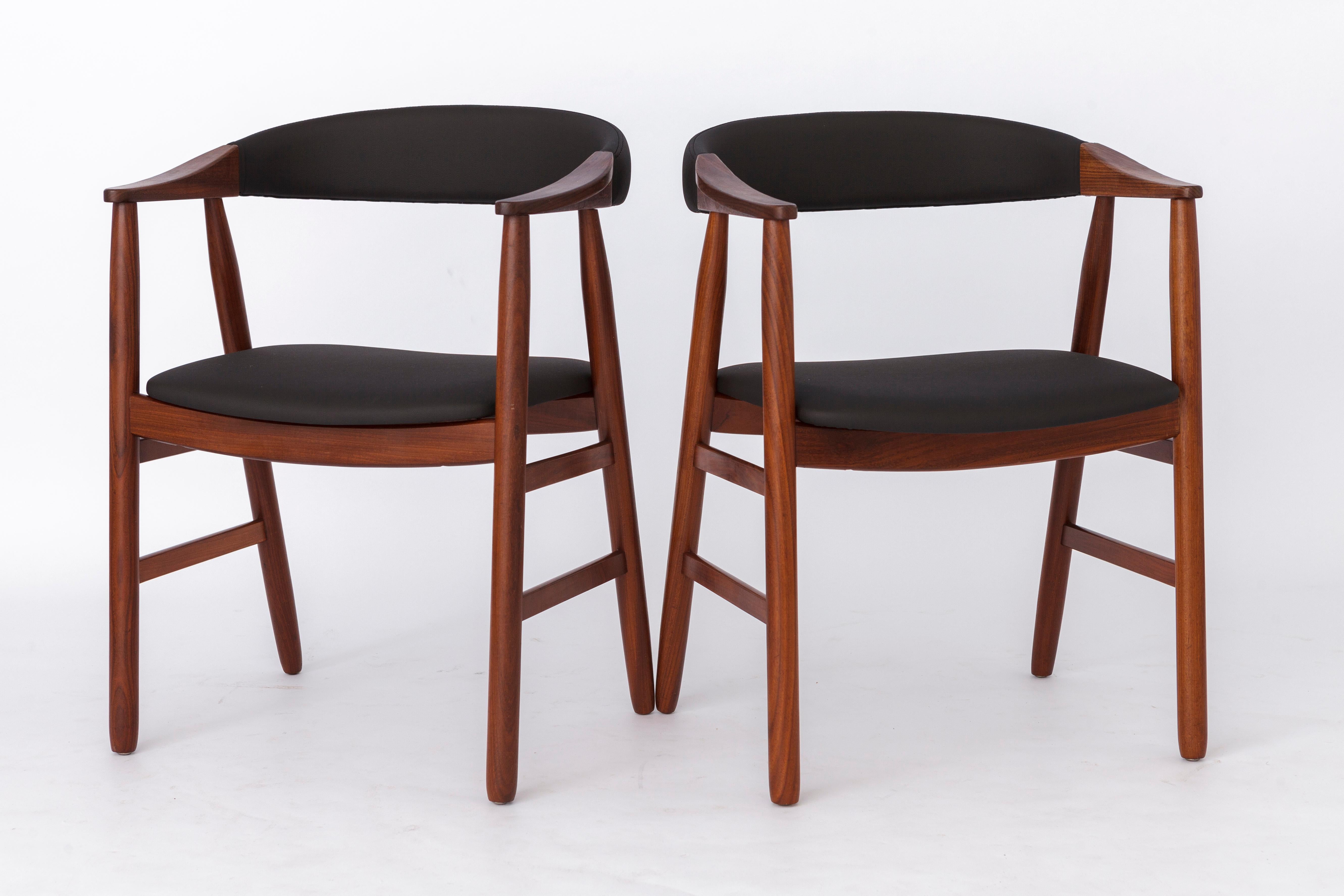2 Vintage chairs from the manufacturer Farstrup, Denmark,
designed by Thomas Harlev. 
Displayed price is for a pair. Totally up to 3 chairs available. 
Please DM if you are looking for 3 chairs. 

Very good condition. Stable stand. 
No cracks or