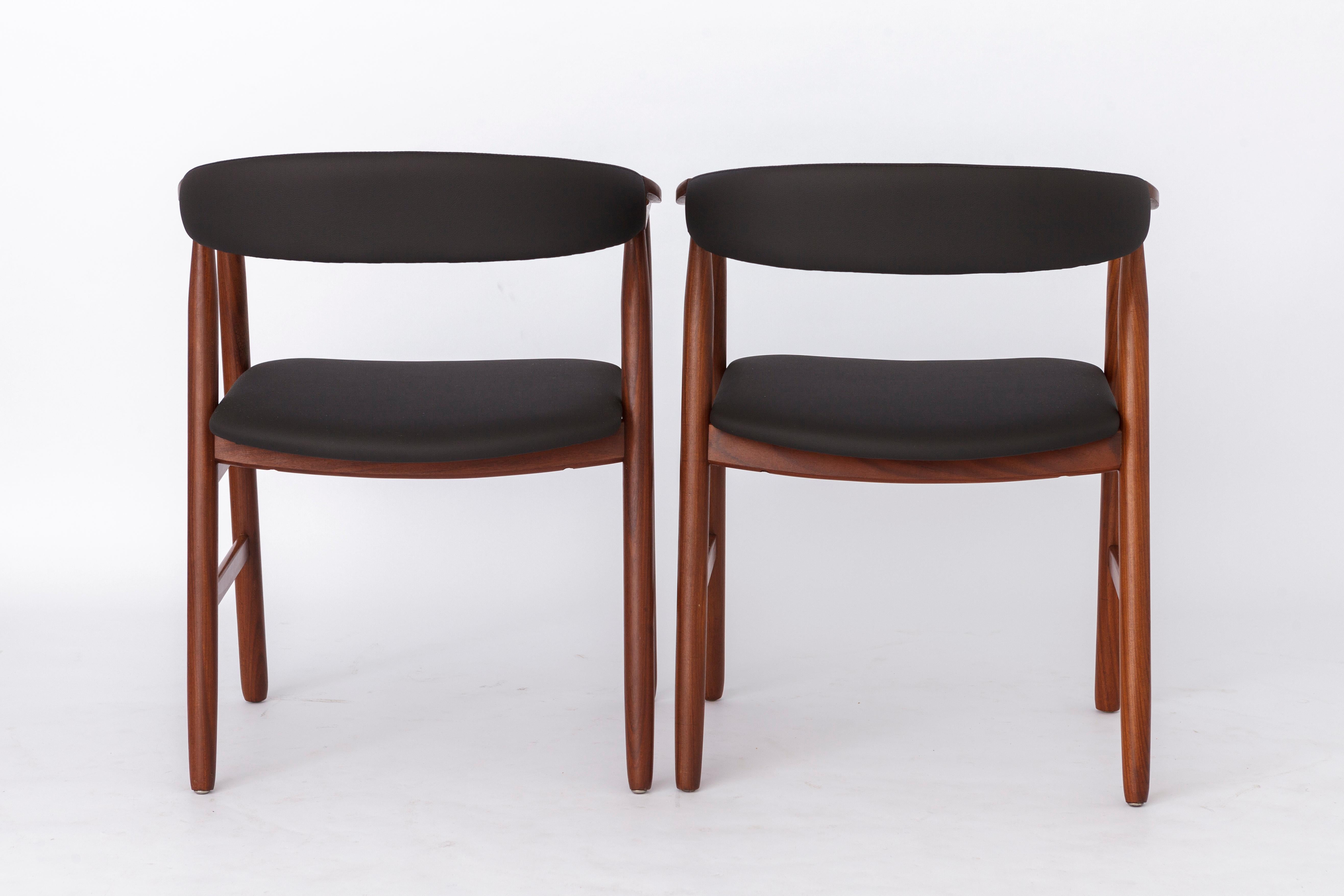 2 Vintage Chairs by Thomas Harlev, Model 213, Danish, for Farstrup, Teak, 1960s. In Good Condition For Sale In Hannover, DE
