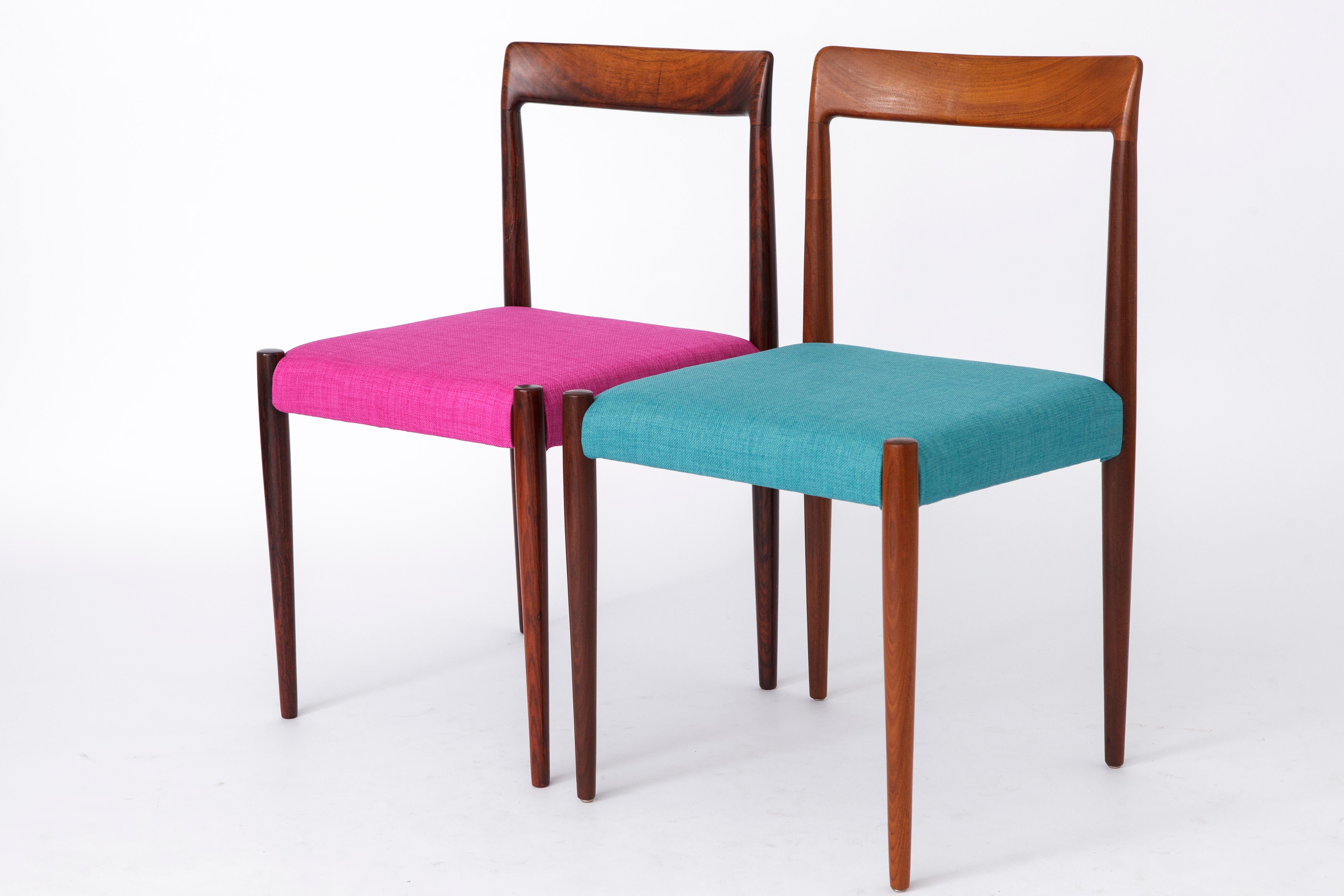 2 Vintage Esszimmerstühle des Herstellers Lübke, Deutschland. 
Produktionszeitraum: 1960er-1970er Jahre
Der angezeigte Preis gilt für einen Satz von 2 Stühlen. 

Stabile Stuhlrahmen, aufgearbeitet und geölt. 
Der linke Stuhl ist aus Palisanderholz,