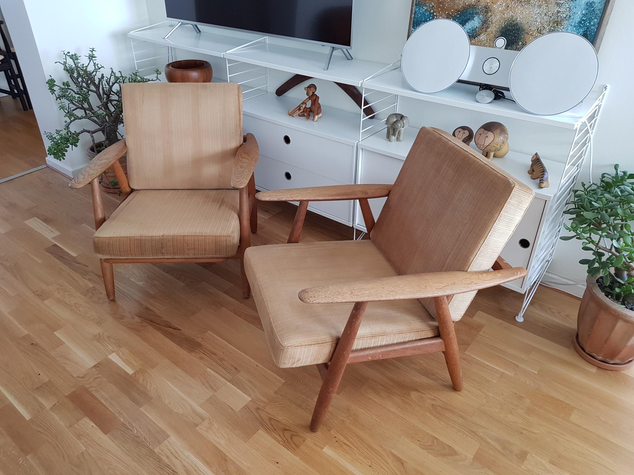 Scandinavian Modern 2 Vintage Cigar Chairs GE240 Oak and Fabric by Hans J. Wegner for GETAMA Denmark