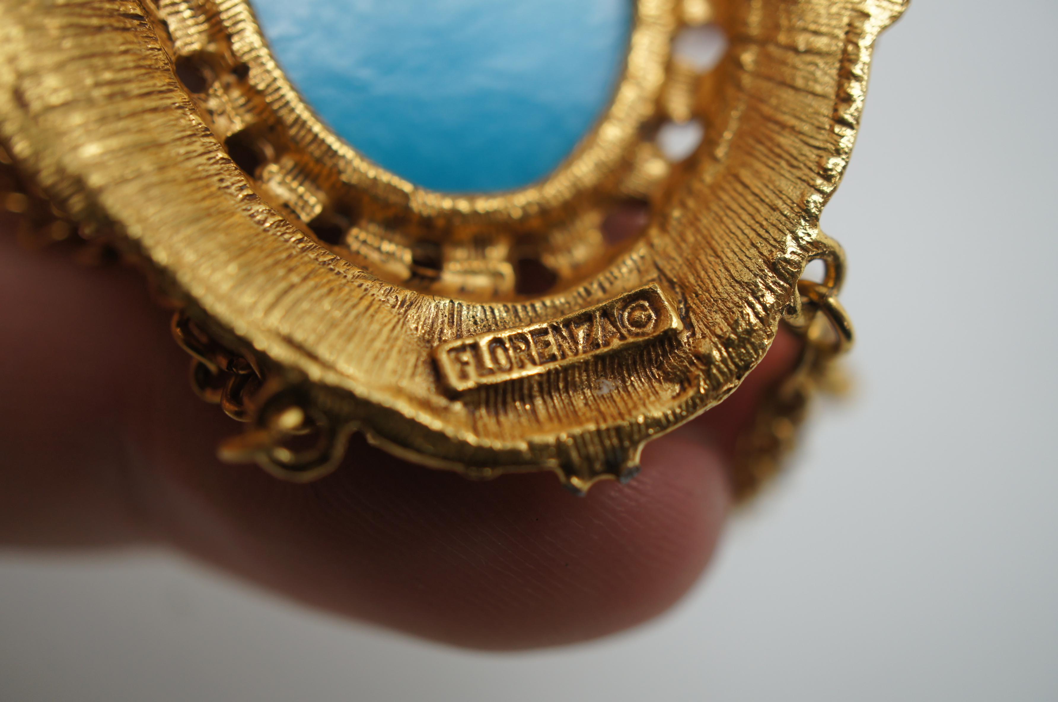 20ième siècle 2 broches vintage Florenza couleur or avec strasss, opale rouge et turquoise en vente