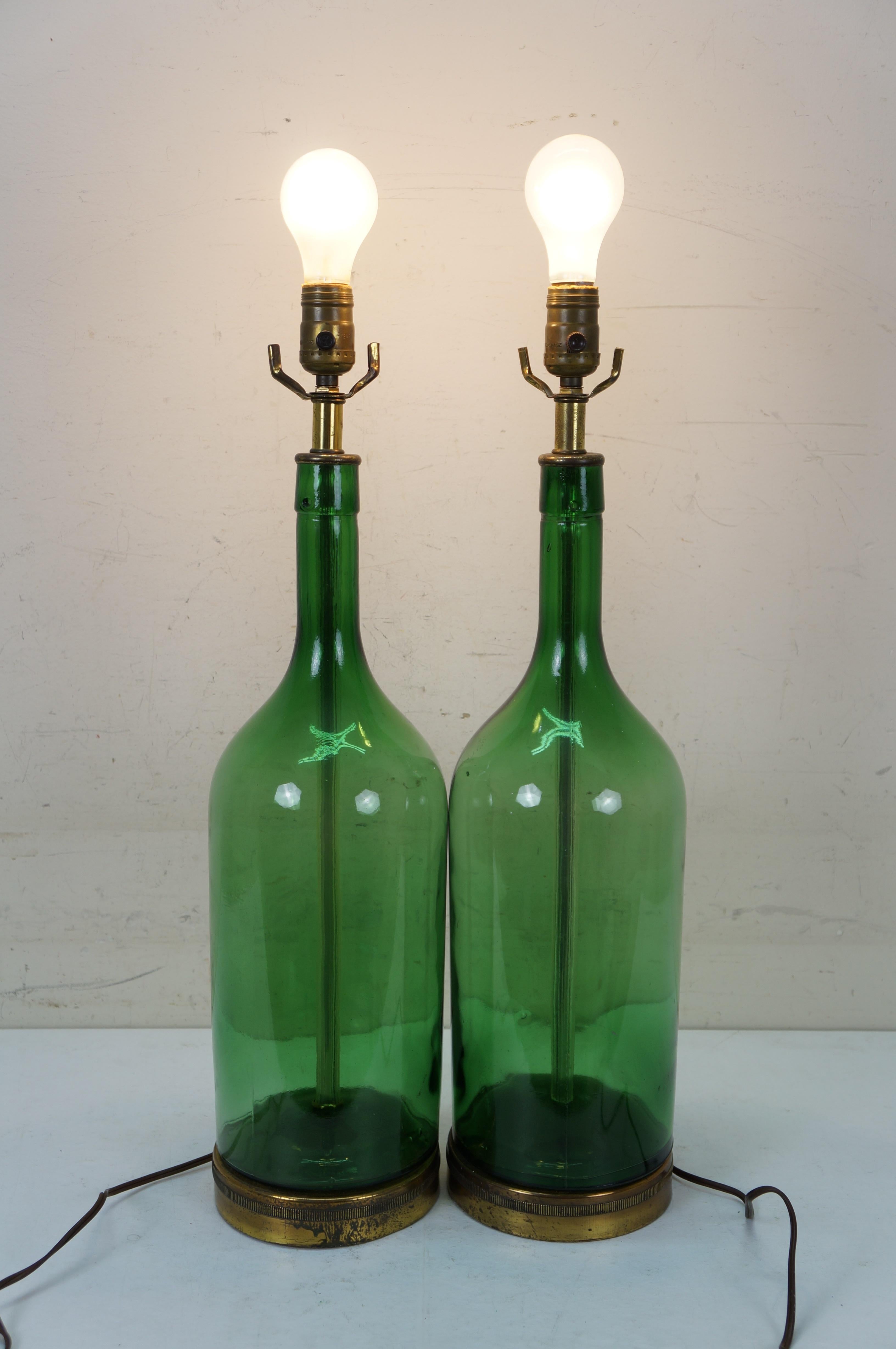 2 Paire de lampes de table en verre vert vintage avec bouteille de vin Magnum 24