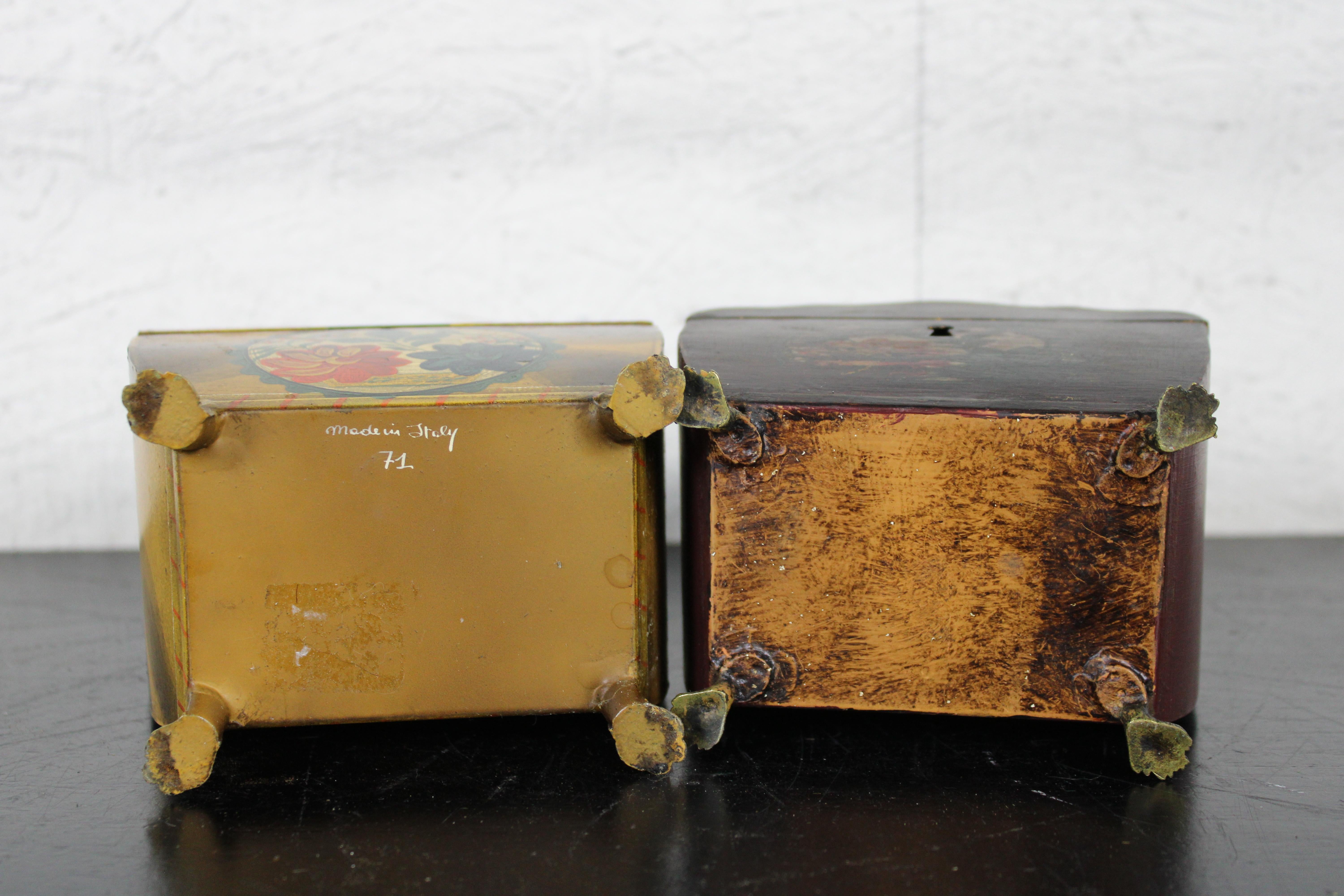 2 Boîtes à thé italiennes vintage en métal peint avec pieds en forme de boîte à bijoux en tôle en vente 2