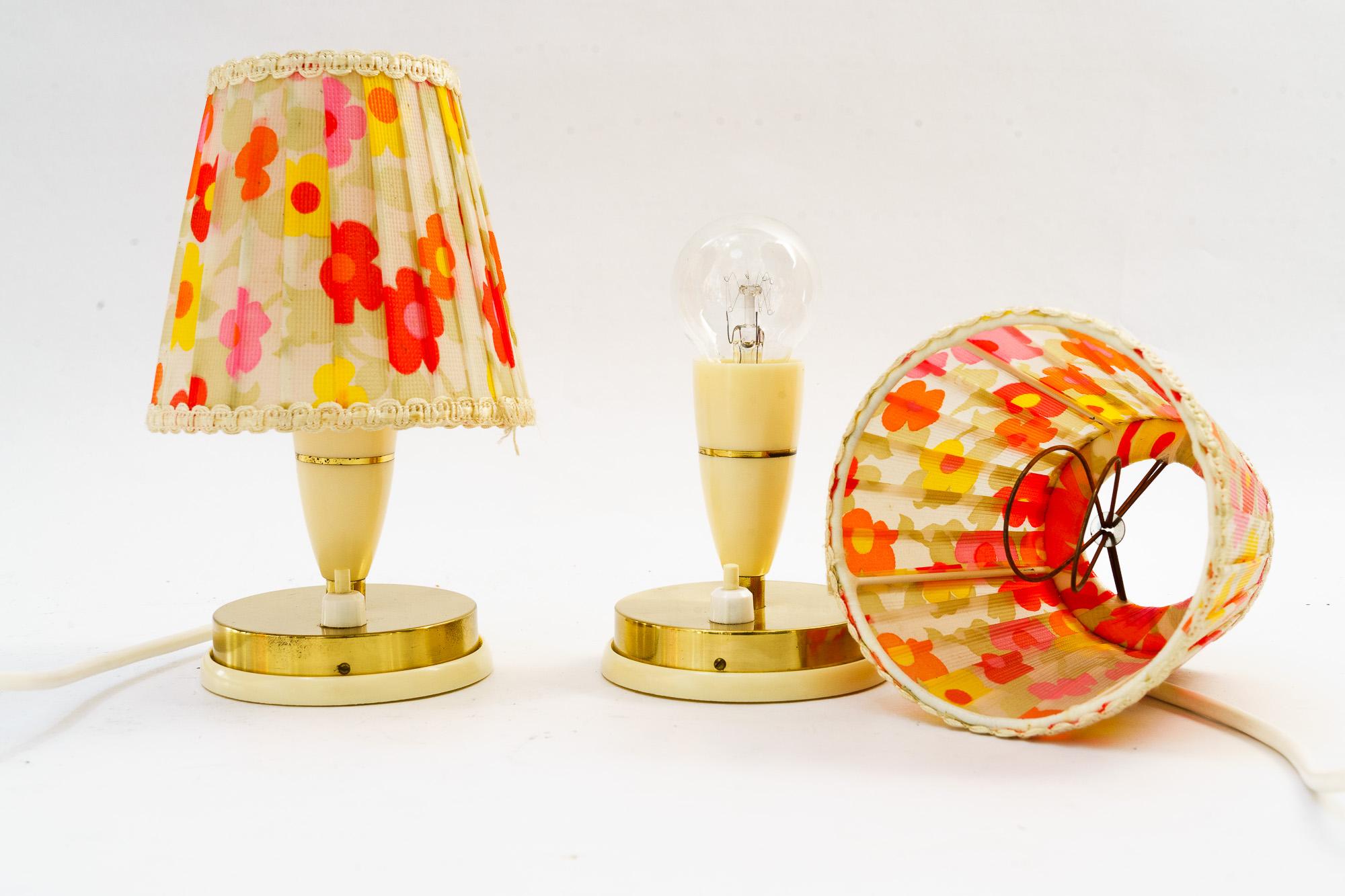 2 vintage lucite table lamps with original fabric shades vienna around 1960s In Good Condition In Wien, AT