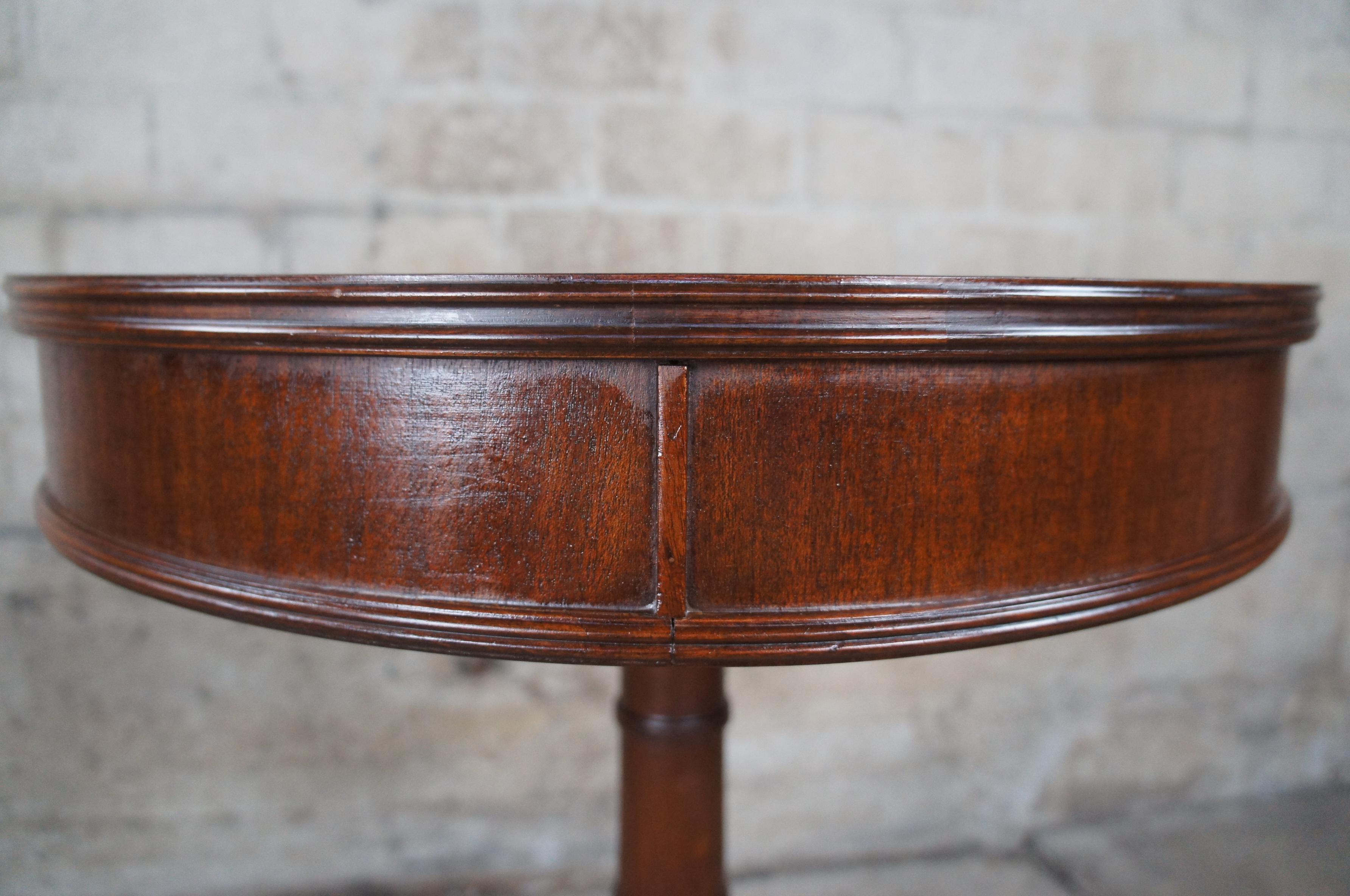 2 Vintage Mid Century Duncan Phyfe Style Mahogany Pedestal Side Accent Tables 3