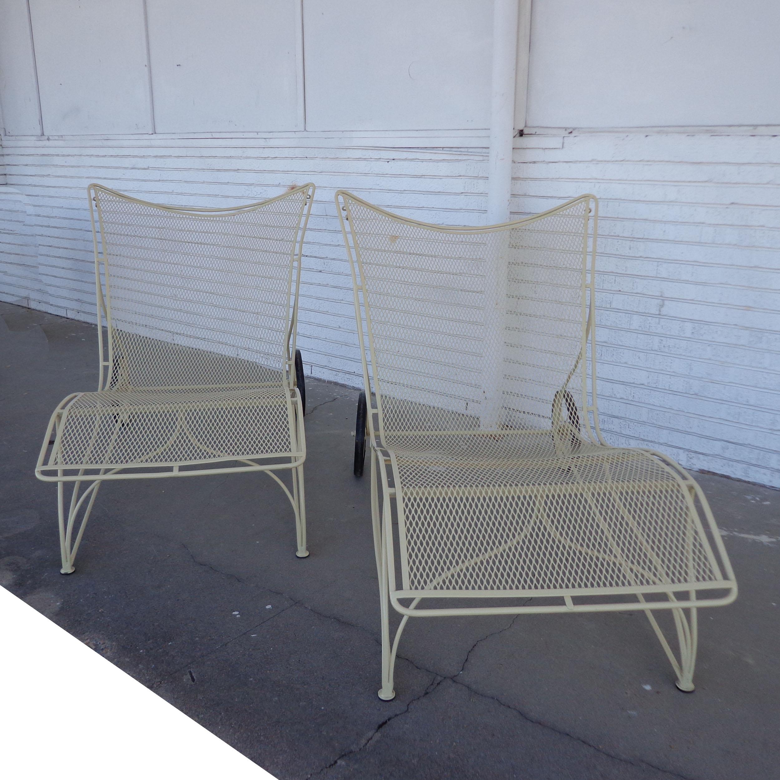 2 Vintage Russell Woodard Patio Chaises In Good Condition In Pasadena, TX