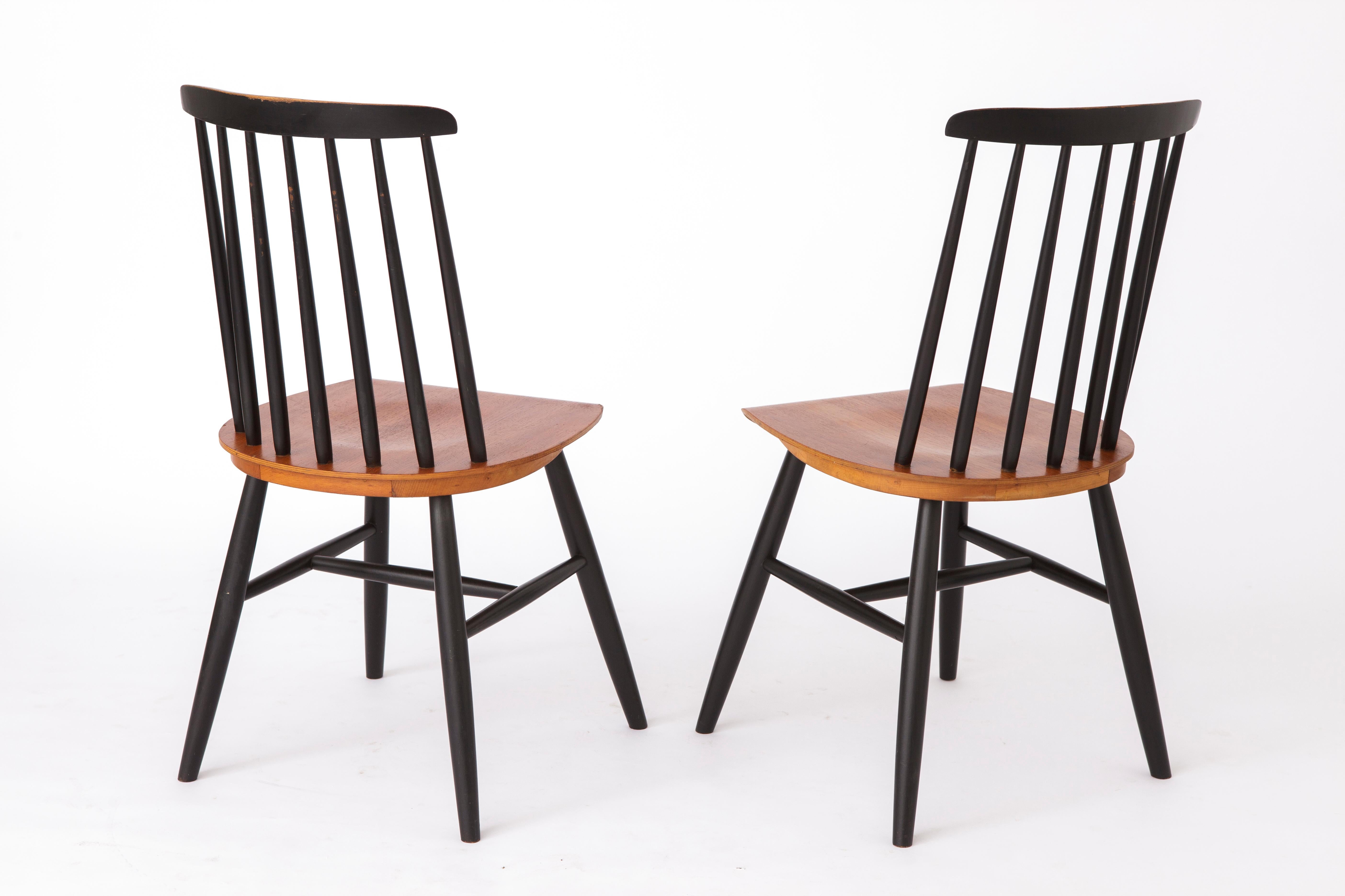 Mid-20th Century 2 Vintage Spindle Back Chairs 1960s-1970s - Sweden For Sale