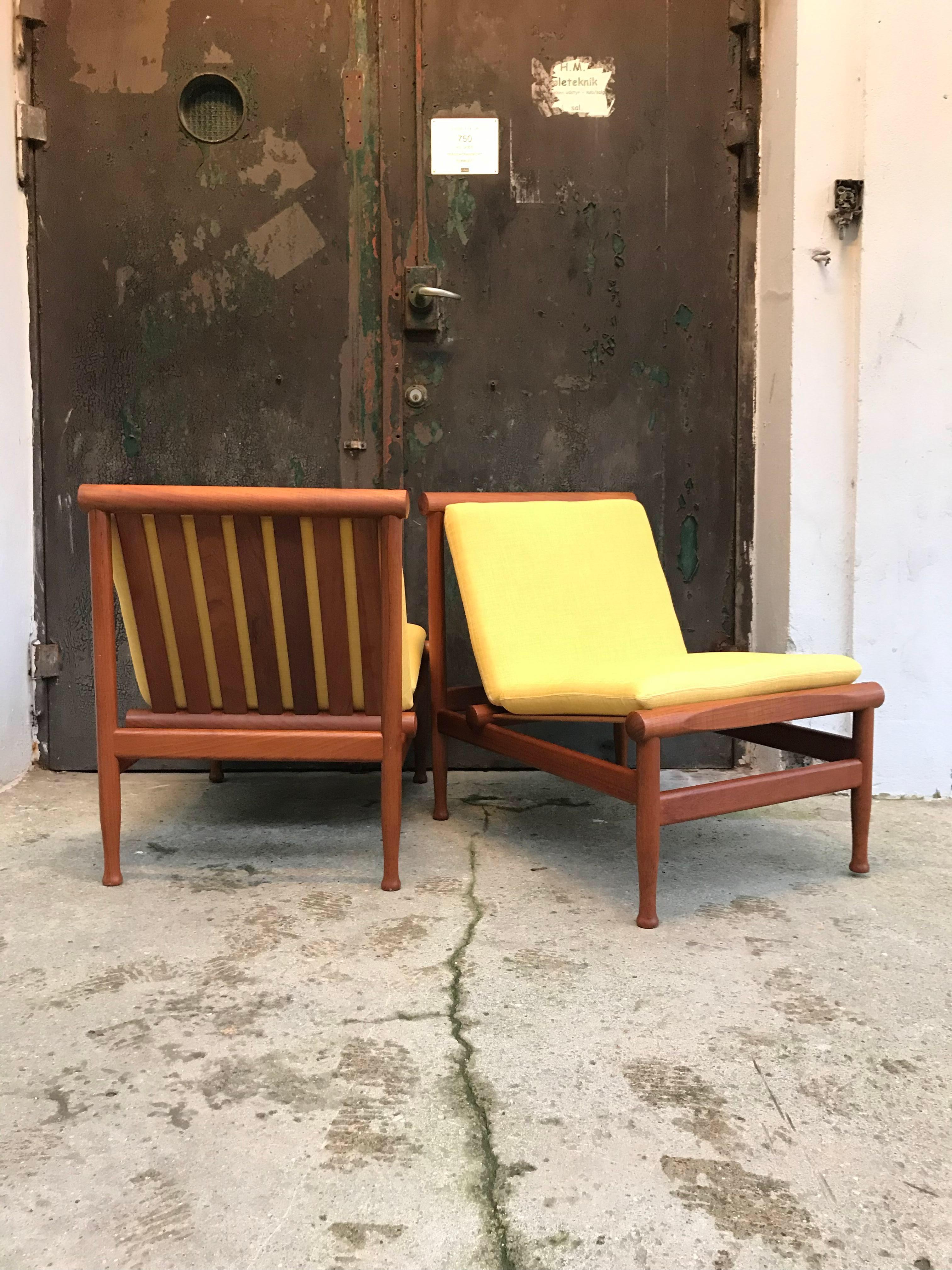 A stunning and rare vintage pair of Kai Lyngfeldt Larsen easy chairs model 501 also known as the Japan chair and made by Søborg Møbler in Søborg, Denmark (my town). These chairs originally from a government building are in fantastic original