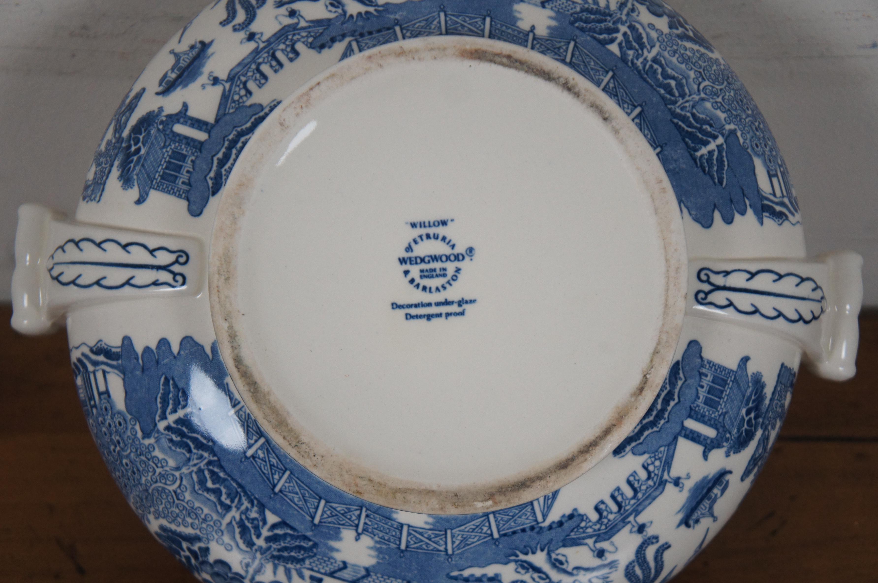 20th Century 2 Vintage Wedgwood Porcelain Blue Willow Serving Platter & Casserole Dish