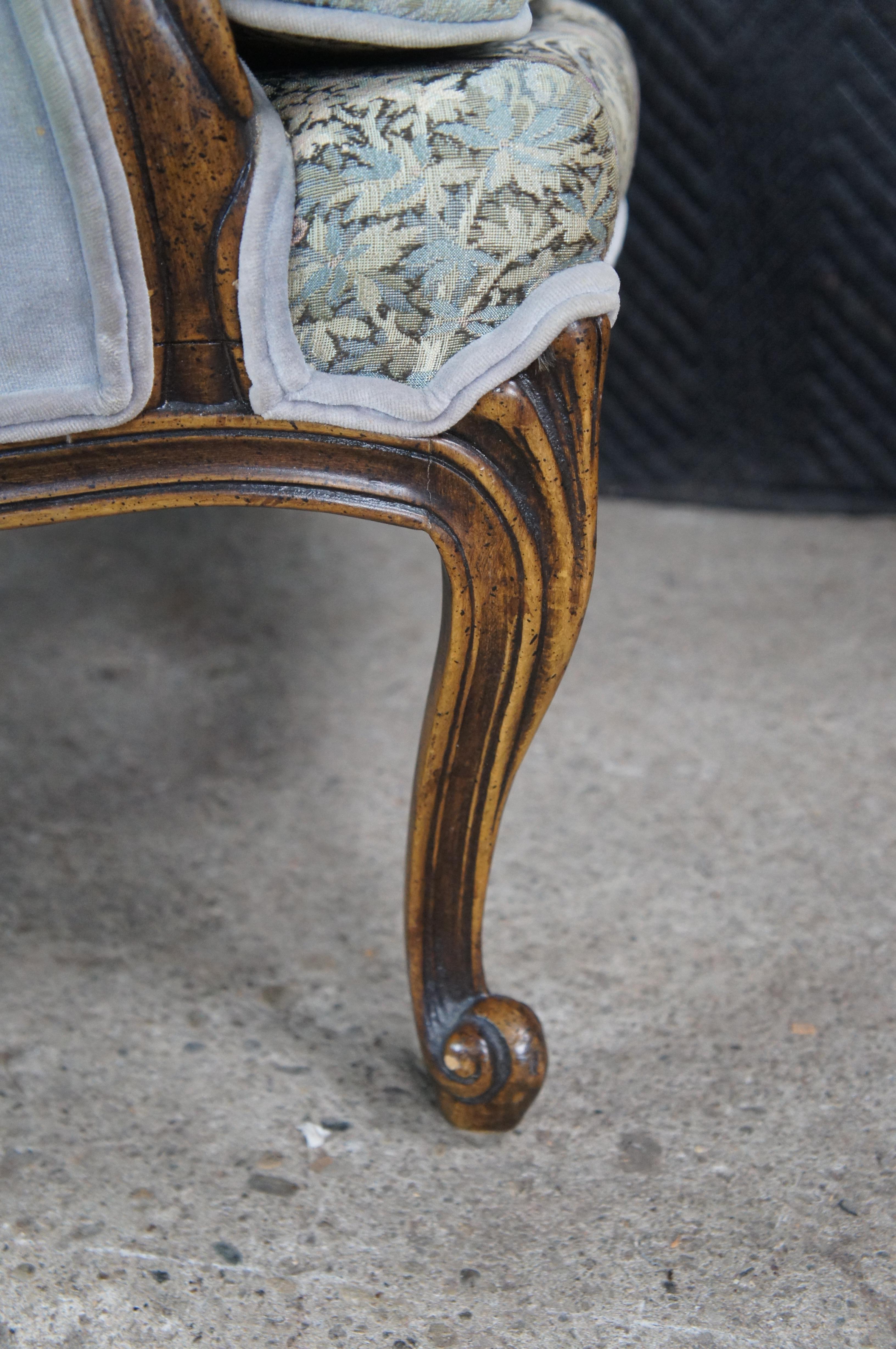 2 fauteuils Vintage A Hall Noyer Fauteuil Club Lounge Library en vente 3