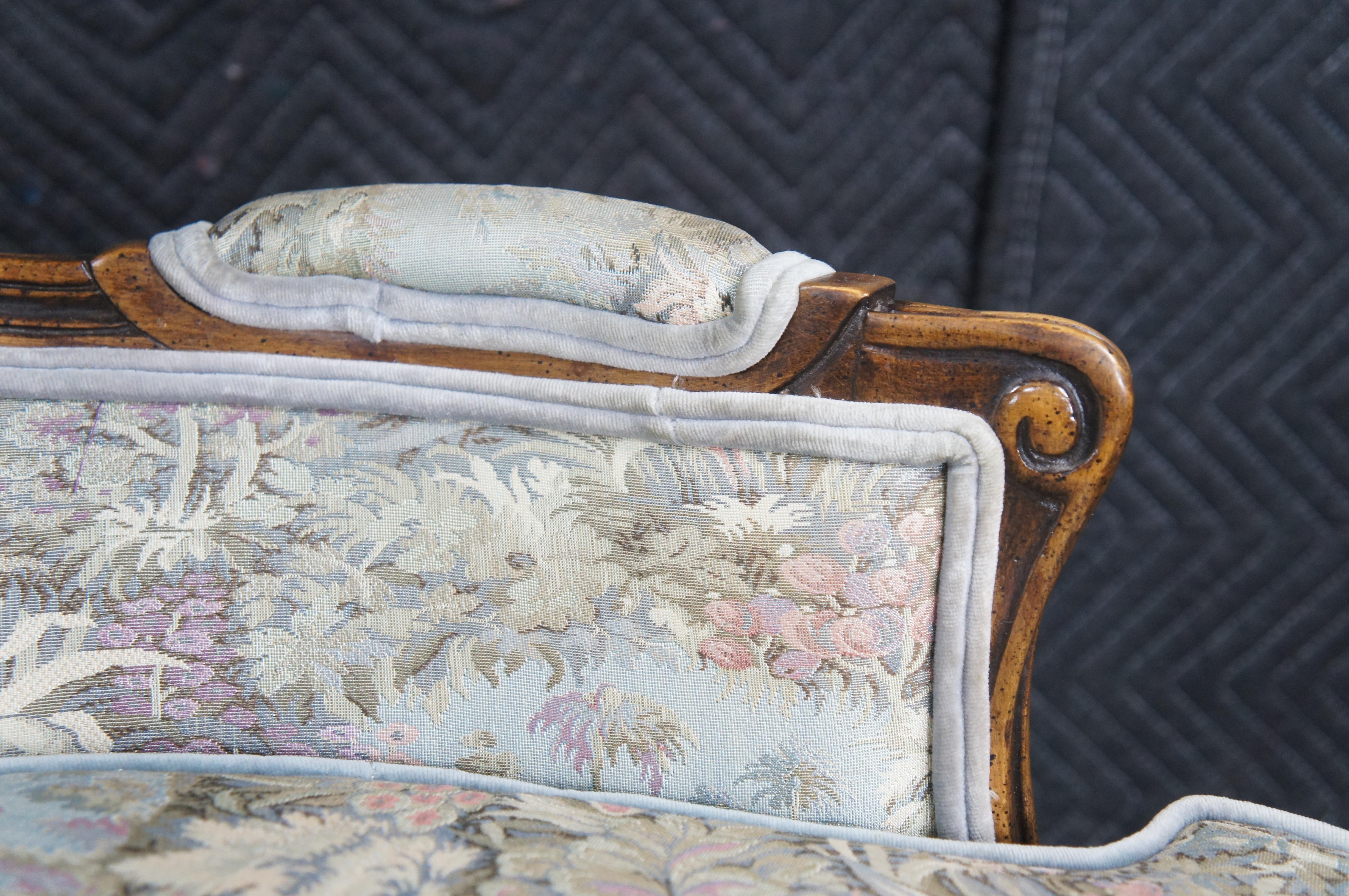 2 fauteuils Vintage A Hall Noyer Fauteuil Club Lounge Library en vente 5