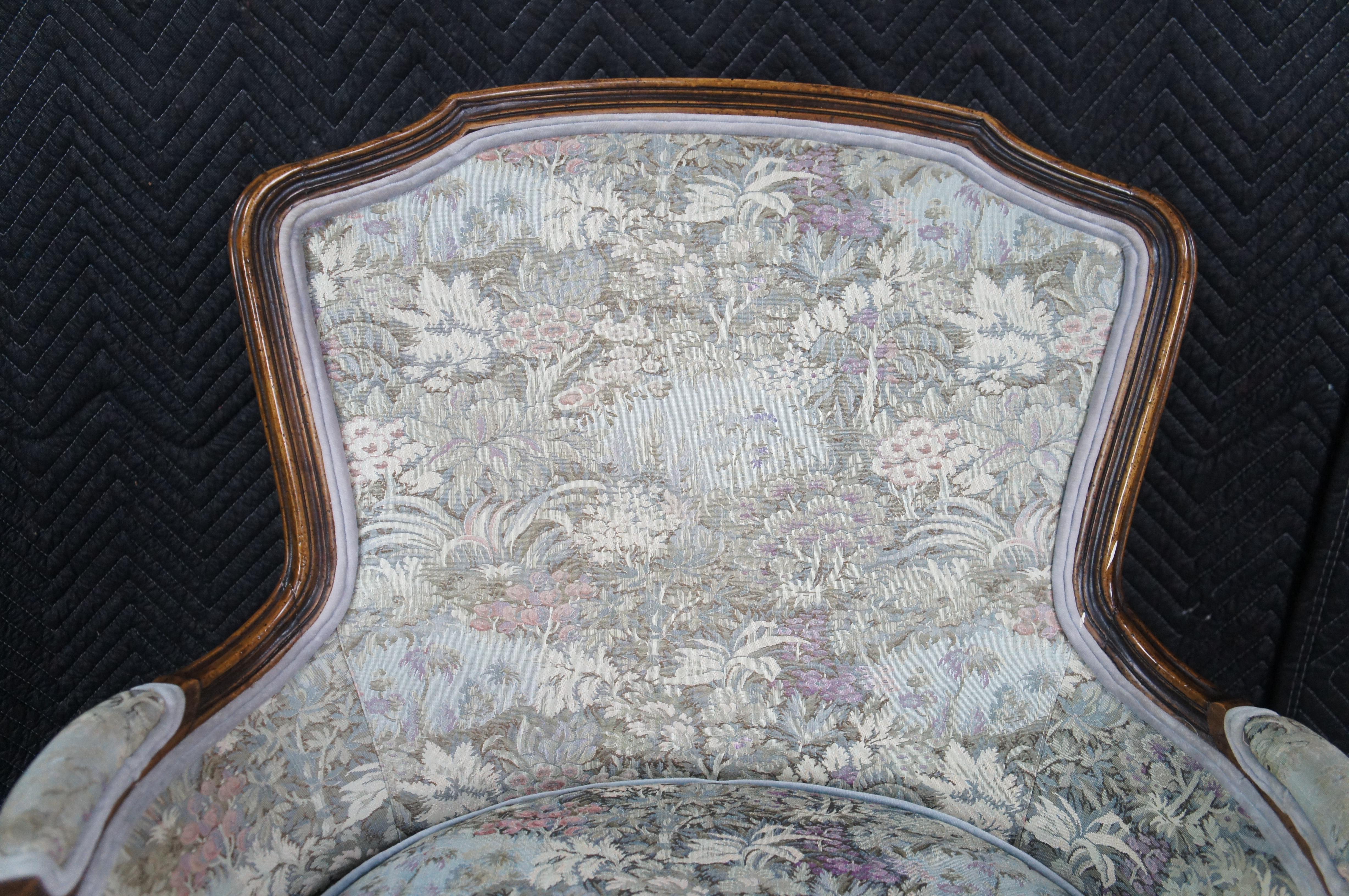 2 fauteuils Vintage A Hall Noyer Fauteuil Club Lounge Library Bon état - En vente à Dayton, OH