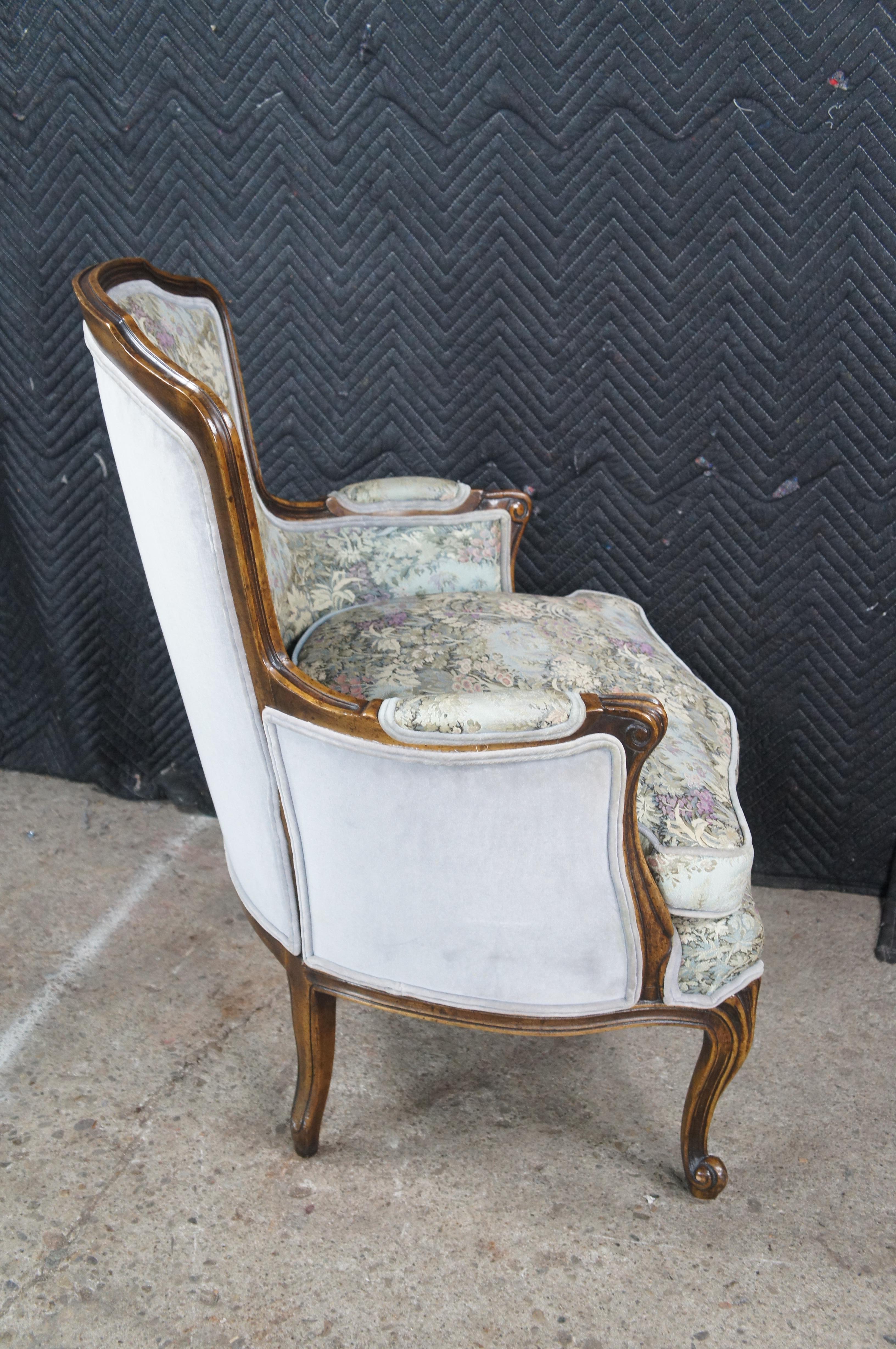 2 fauteuils Vintage A Hall Noyer Fauteuil Club Lounge Library en vente 2