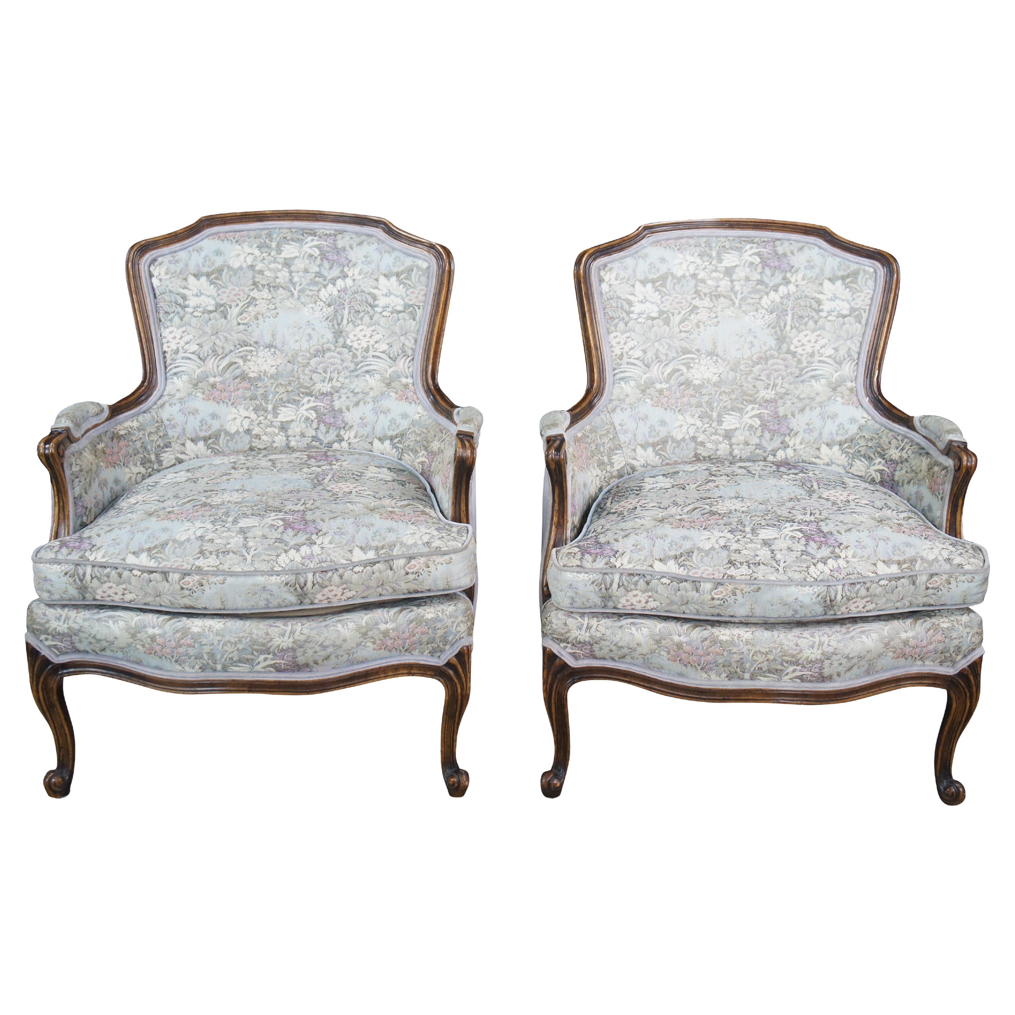 2 fauteuils Vintage A Hall Noyer Fauteuil Club Lounge Library en vente