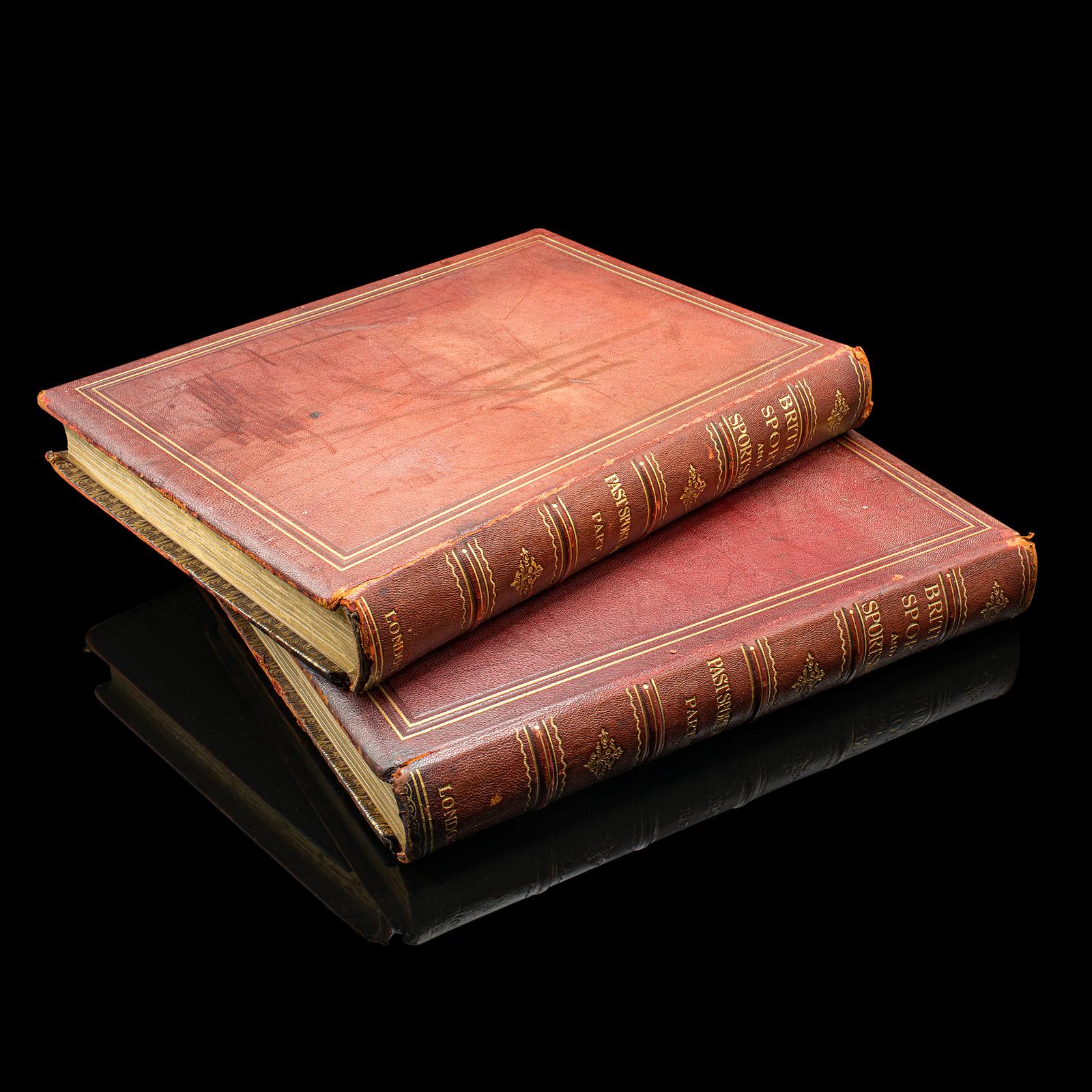 Il s'agit de deux grands volumes anciens de British Sports and Sportsmen. Ouvrage de référence anglais, relié et numéroté, à tirage limité, datant du milieu du 20e siècle, vers 1920.

Deux grands volumes d'intérêt sportif, compilés par le journal