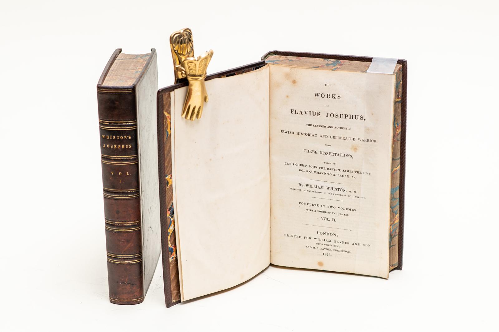 2 Volumes. William Whiston, Les œuvres de Flavius Josephus Bon état - En vente à New York, NY
