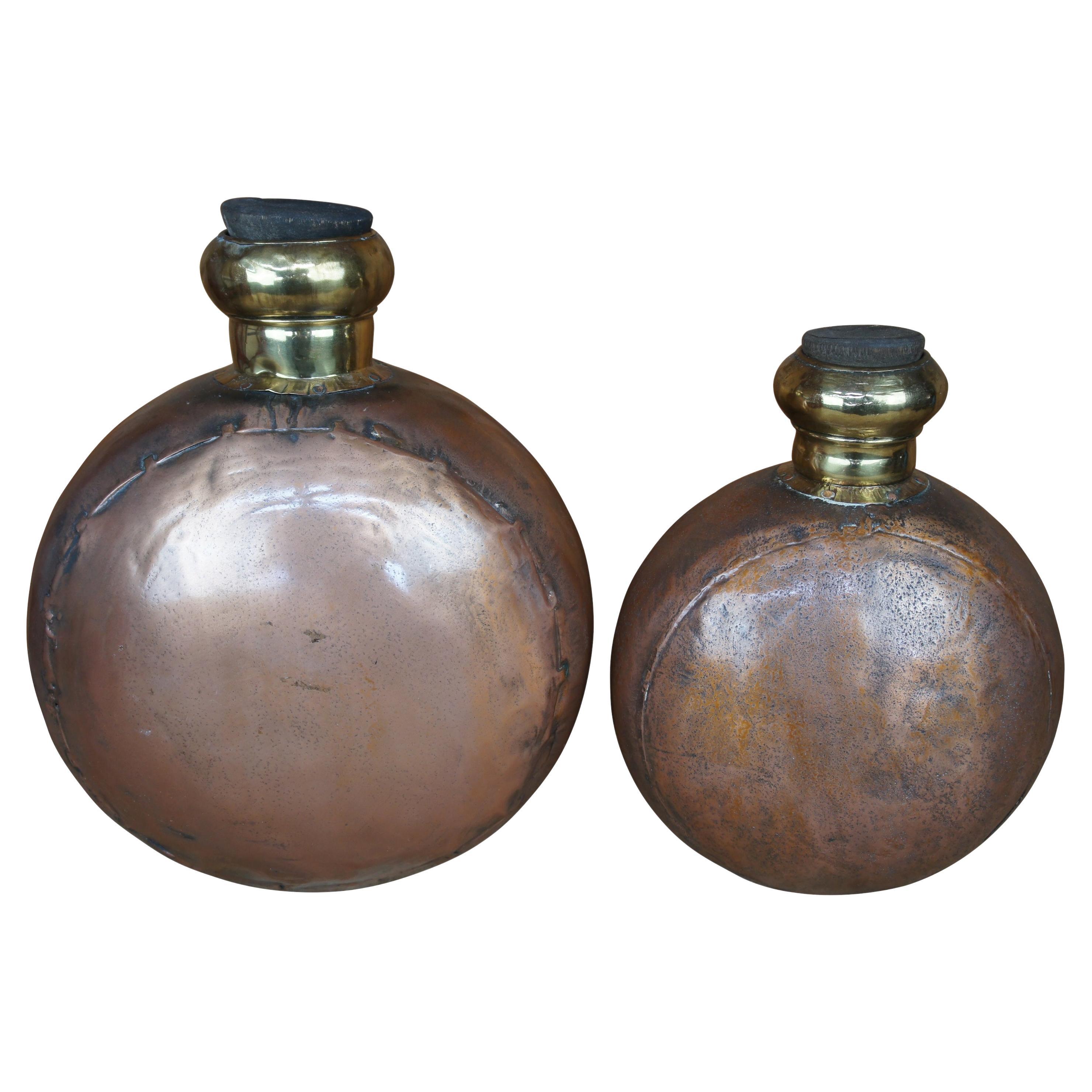 2 Vtg Indische Taubenschwanz-Kupfer-Wasserdosenflaschenflaschen mit Kork