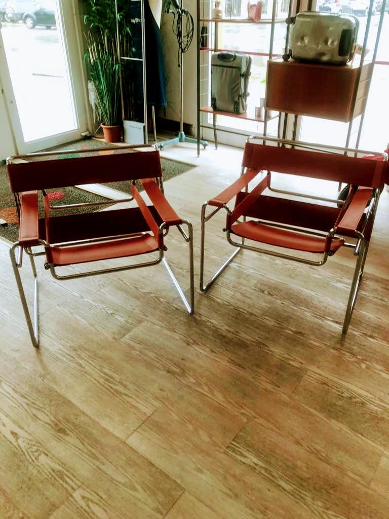 Pair of Wassily orange leather armchairs design Marcel Wander for Knoll with tubular crome frame and orange leather.
Creator Marcel Breuer for Knoll. Date manufacture 1960-1970.
Materials crome and leather. They are in perfect condition and have