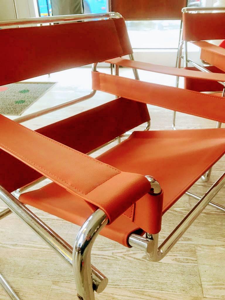 Mid-20th Century Pair of Wassily Orange Leather Armchairs Tubular Chrome Marcel Breuer for Knoll