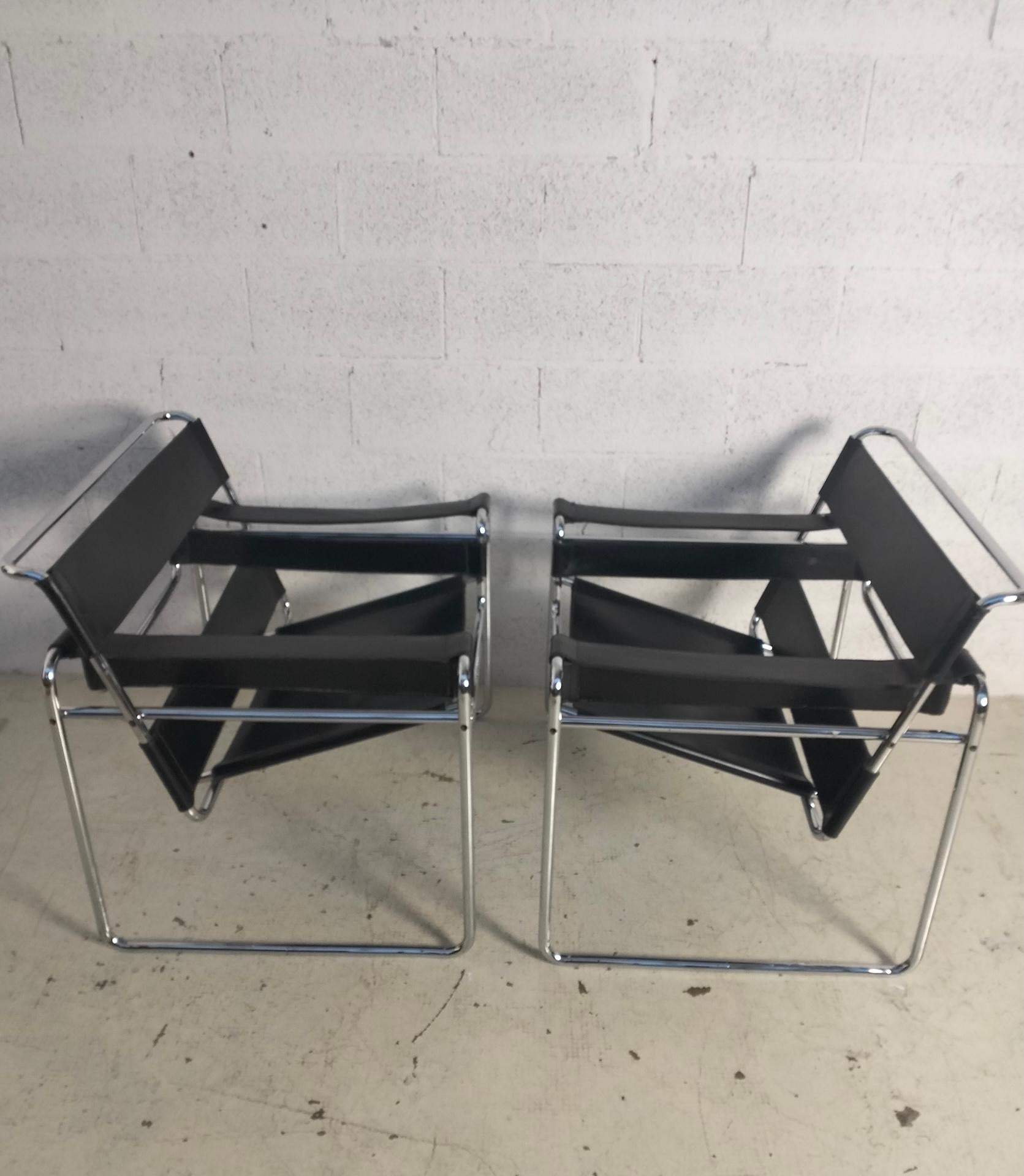 2 Sessel aus verchromtem Wassily-Stahl und Leder von M. Breuer für Gavina 60er, 70er Jahre (Metall) im Angebot