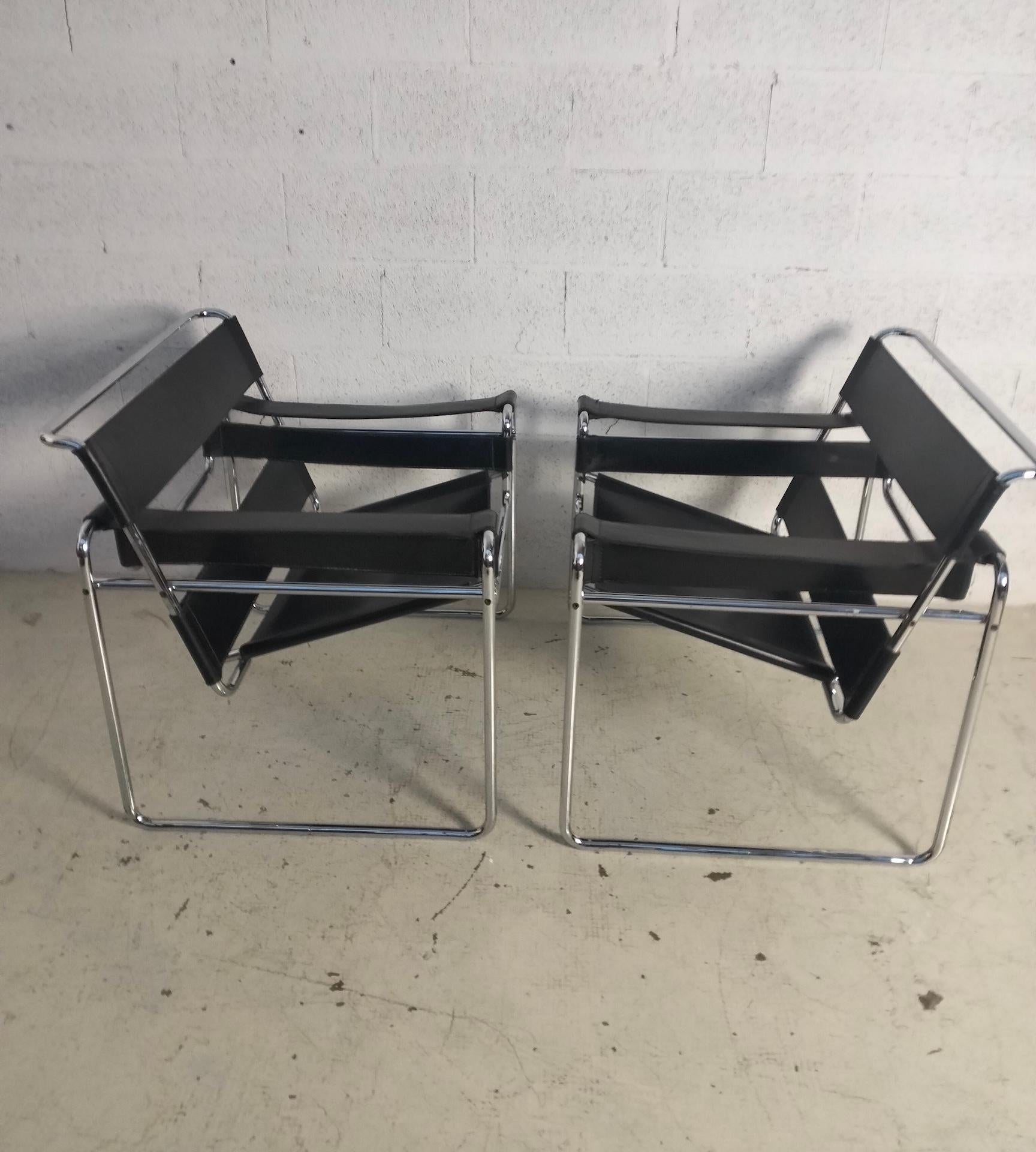 2 Sessel aus verchromtem Wassily-Stahl und Leder von M. Breuer für Gavina 60er, 70er Jahre (Italienisch) im Angebot