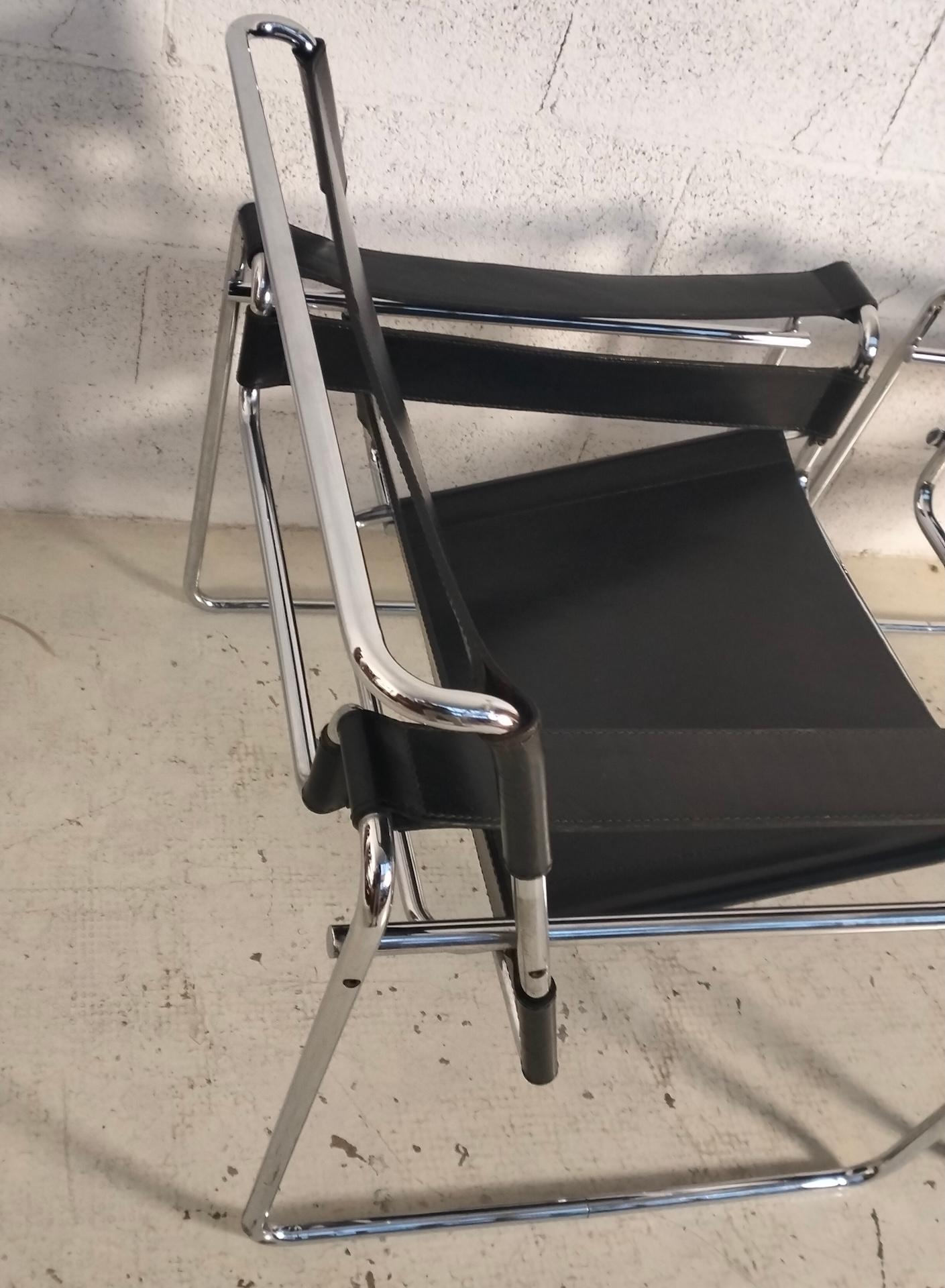 2 Sessel aus verchromtem Wassily-Stahl und Leder von M. Breuer für Gavina 60er, 70er Jahre im Angebot 9