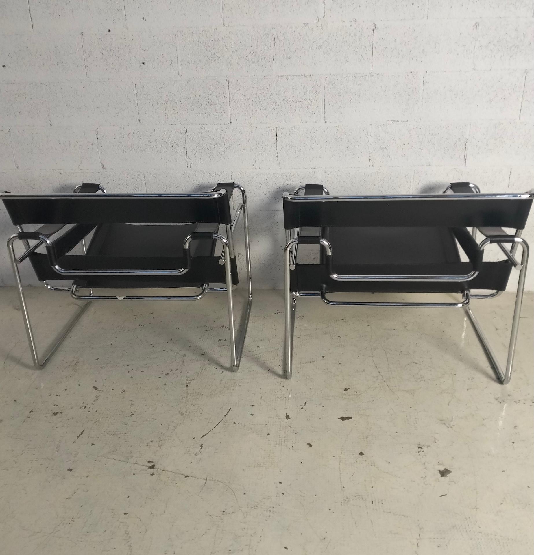 2 Sessel aus verchromtem Wassily-Stahl und Leder von M. Breuer für Gavina 60er, 70er Jahre im Angebot 1