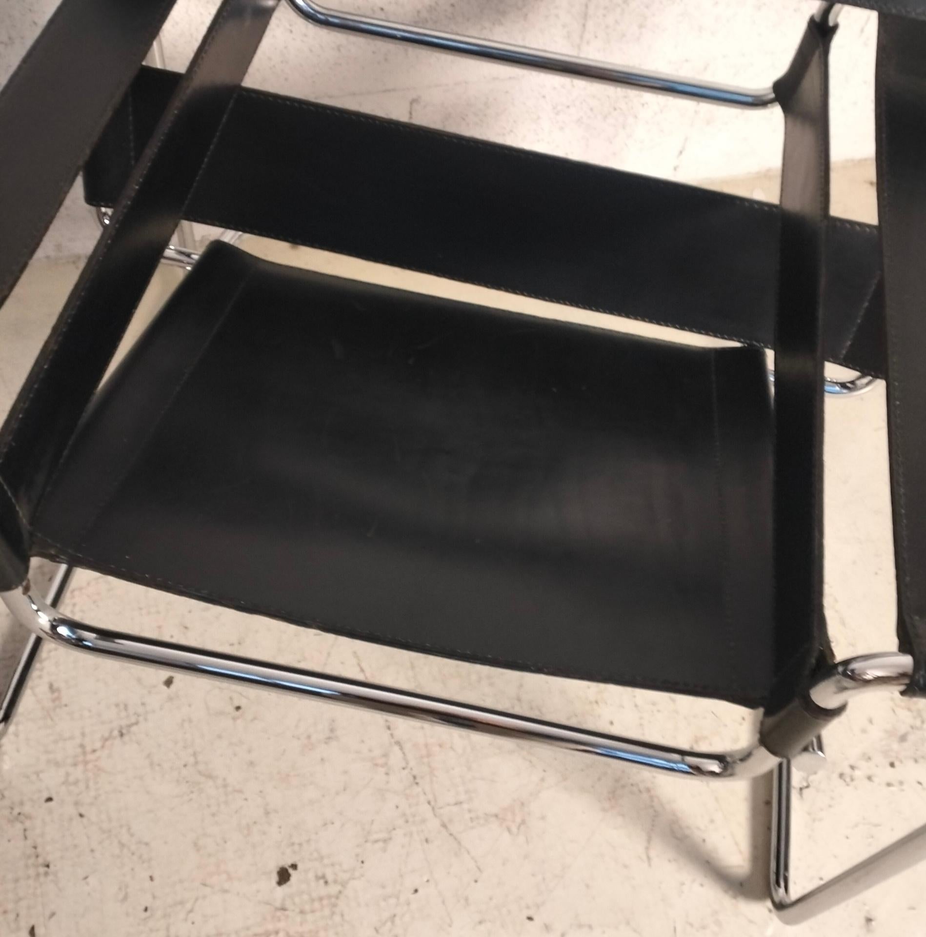 2 Sessel aus verchromtem Wassily-Stahl und Leder von M. Breuer für Gavina 60er, 70er Jahre im Angebot 4