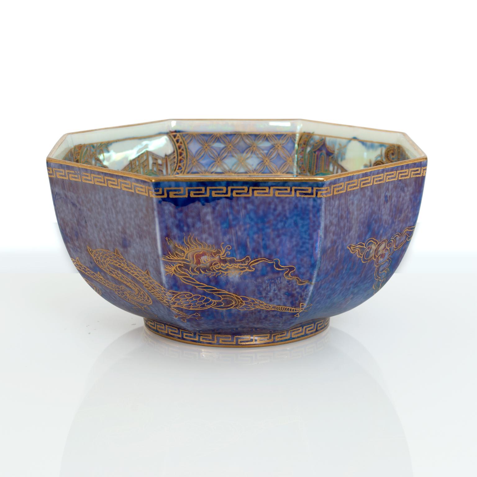 2 cuencos de Wedgwood Fairyland Lustre diseñados por Daisy Makeig-Jones siglo XX en venta