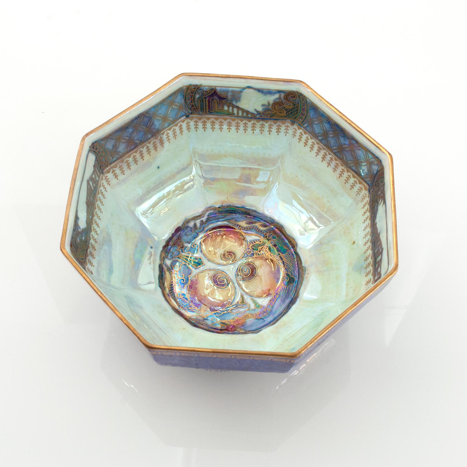 2 cuencos de Wedgwood Fairyland Lustre diseñados por Daisy Makeig-Jones Cerámico en venta
