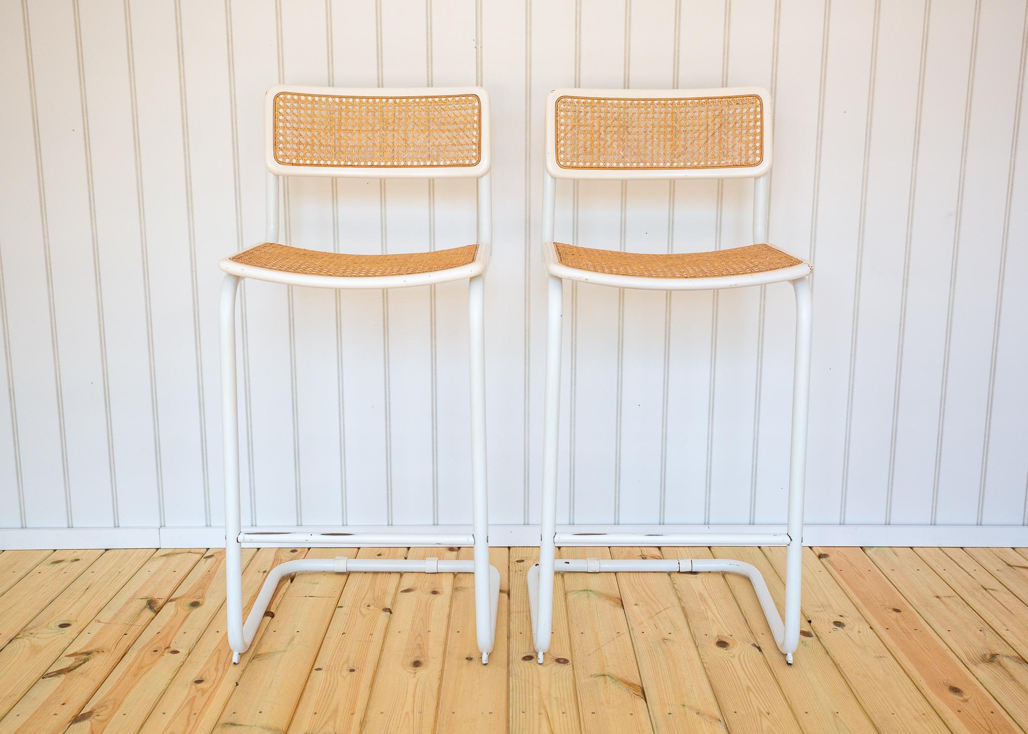 2 White Cesca Barstools Marcel Breuer B64 S64 Bauhaus Rattan Bar Chair MCM 1970s im Zustand „Gut“ im Angebot in London, GB