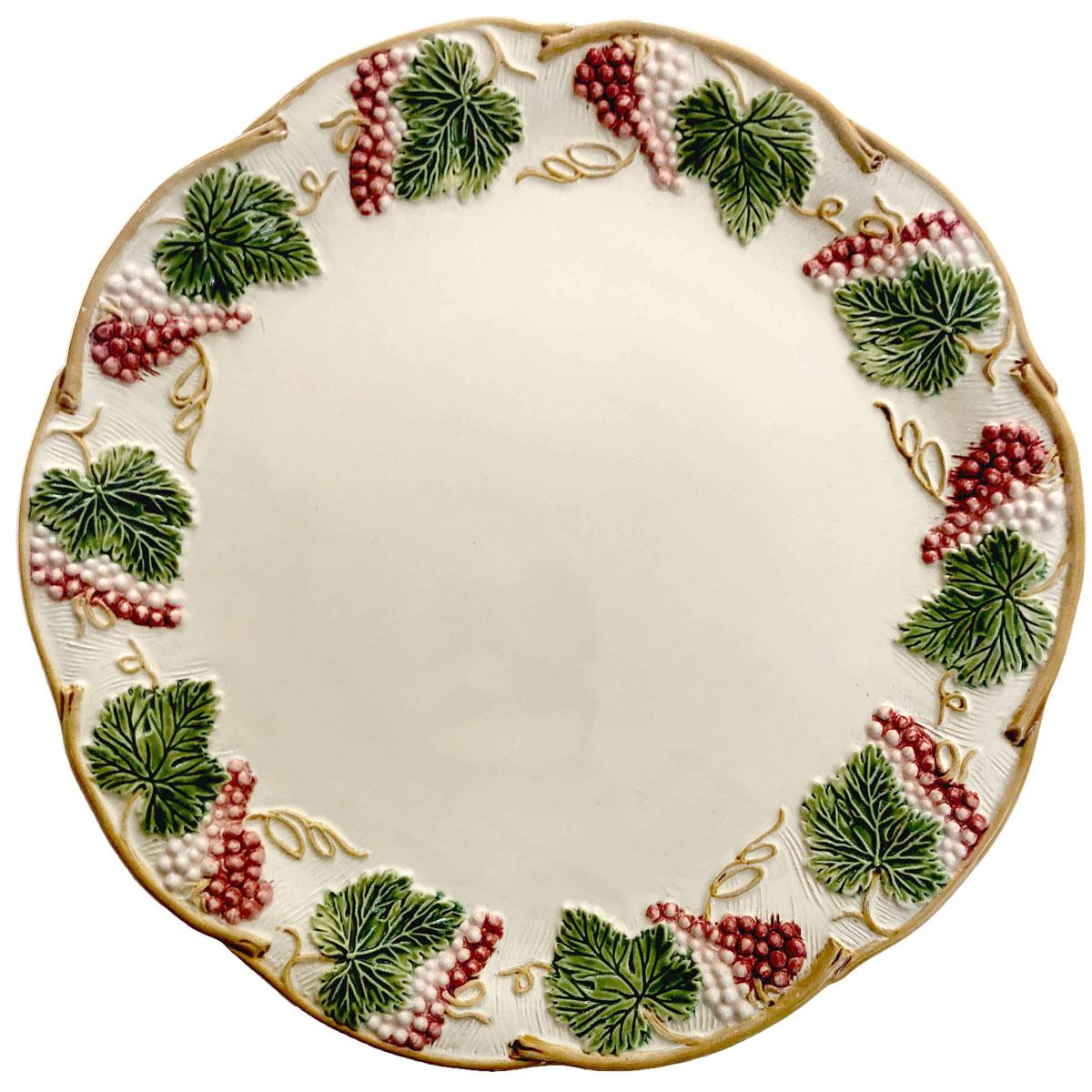 Set de 2 platos blancos de la Colección George Sand

Estos platos presentan un fondo blanco que crea un llamativo contraste con las intrincadas decoraciones que rodean el borde. El borde está bellamente adornado con detalladas hojas de vid verdes y