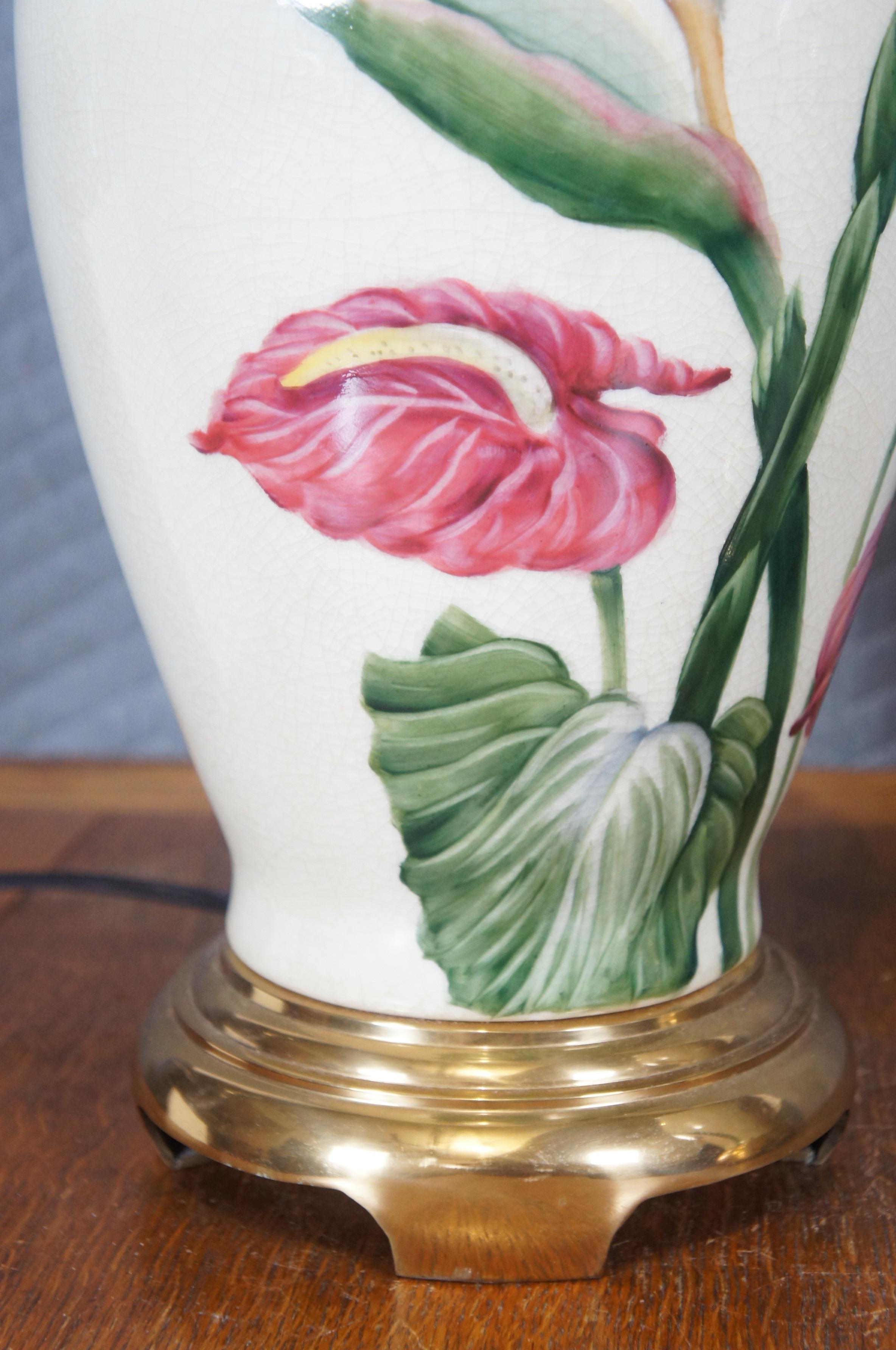 2 Wildwood Pamela Shirley Lámparas de mesa de flores tropicales pintadas a mano de 31 Latón en venta